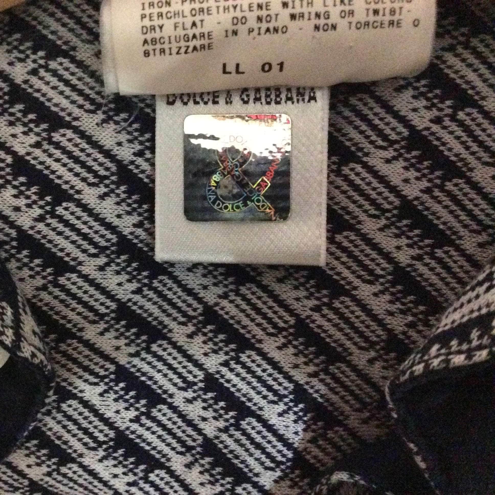 Tag holograph D&G shirt