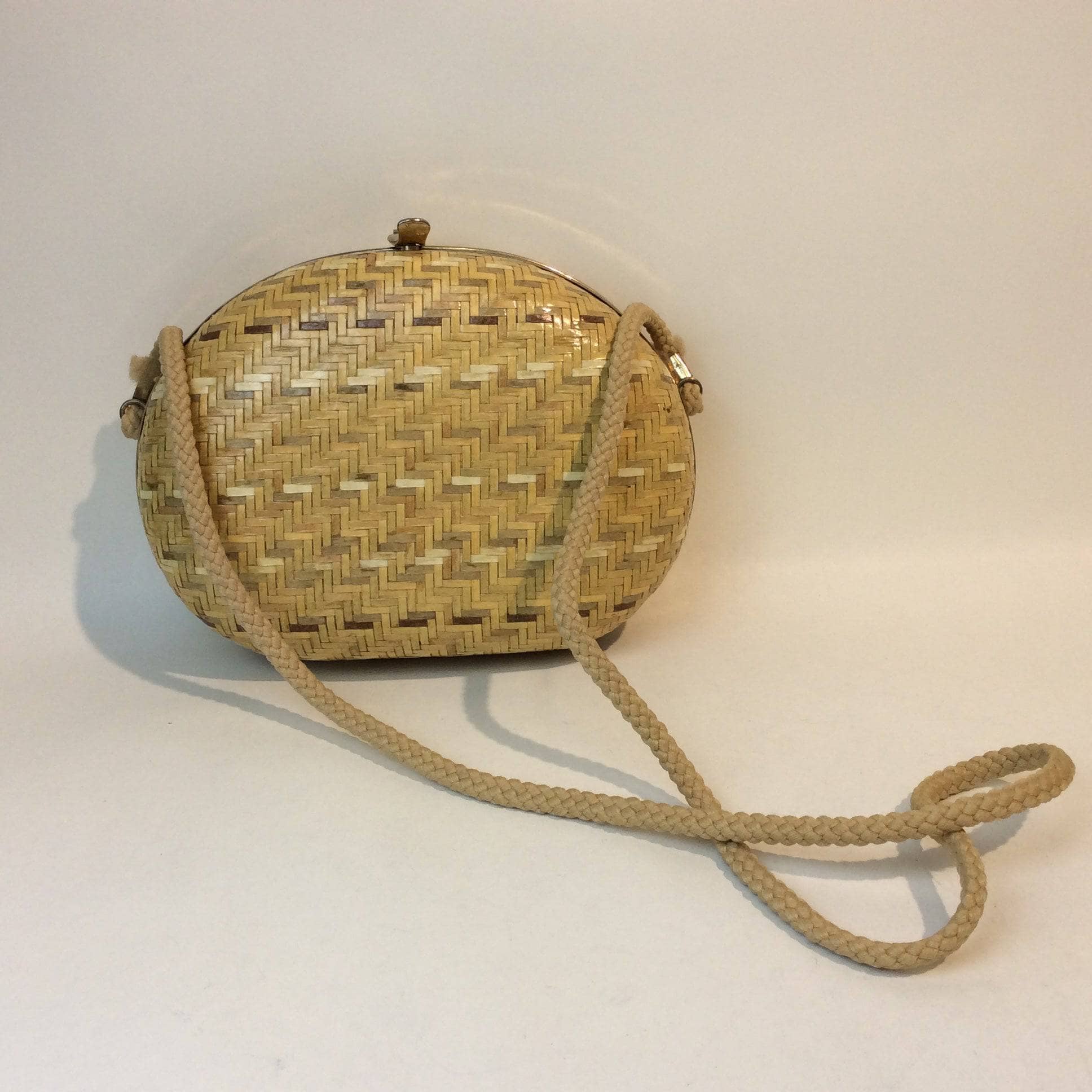 1980s-1990s Oval Shape Hard Shell Woven Straw Shoulder Bag sold by bohemevintage.com Montreal