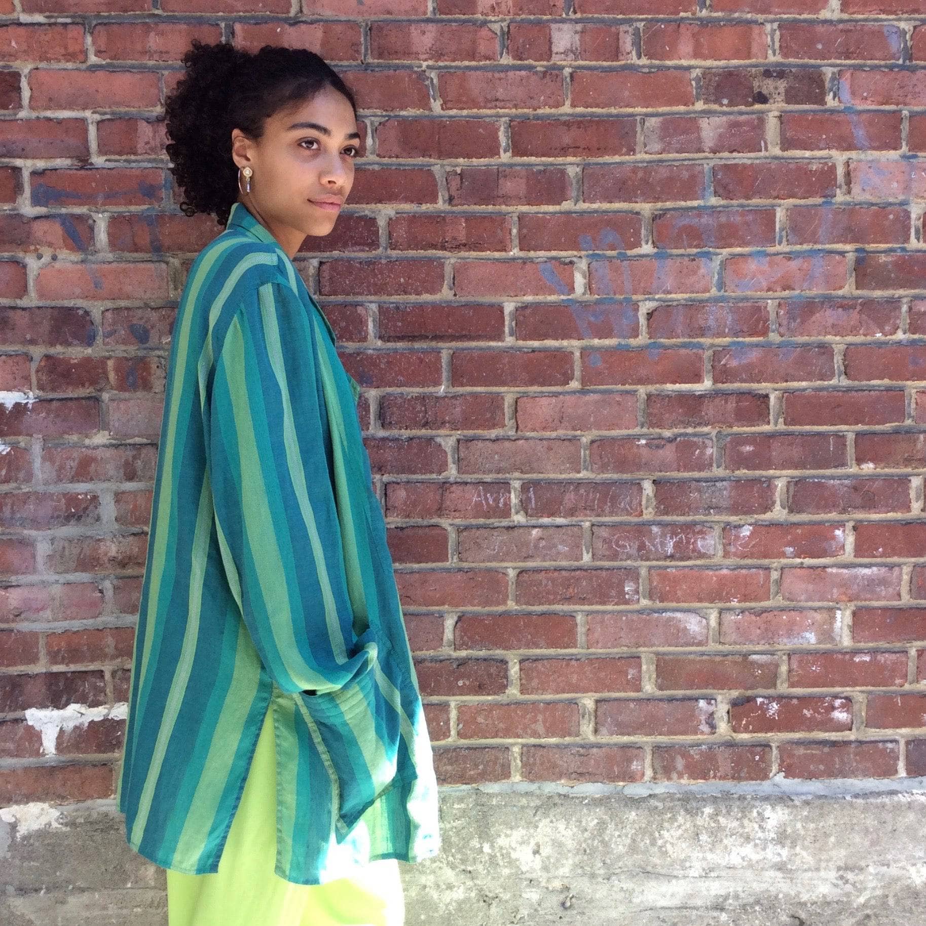 Side view of 1980s "Giancarlo Ricci" Designer Unstructured Oversize Striped Green Blazer , sold by bohemevintage.com Montréal