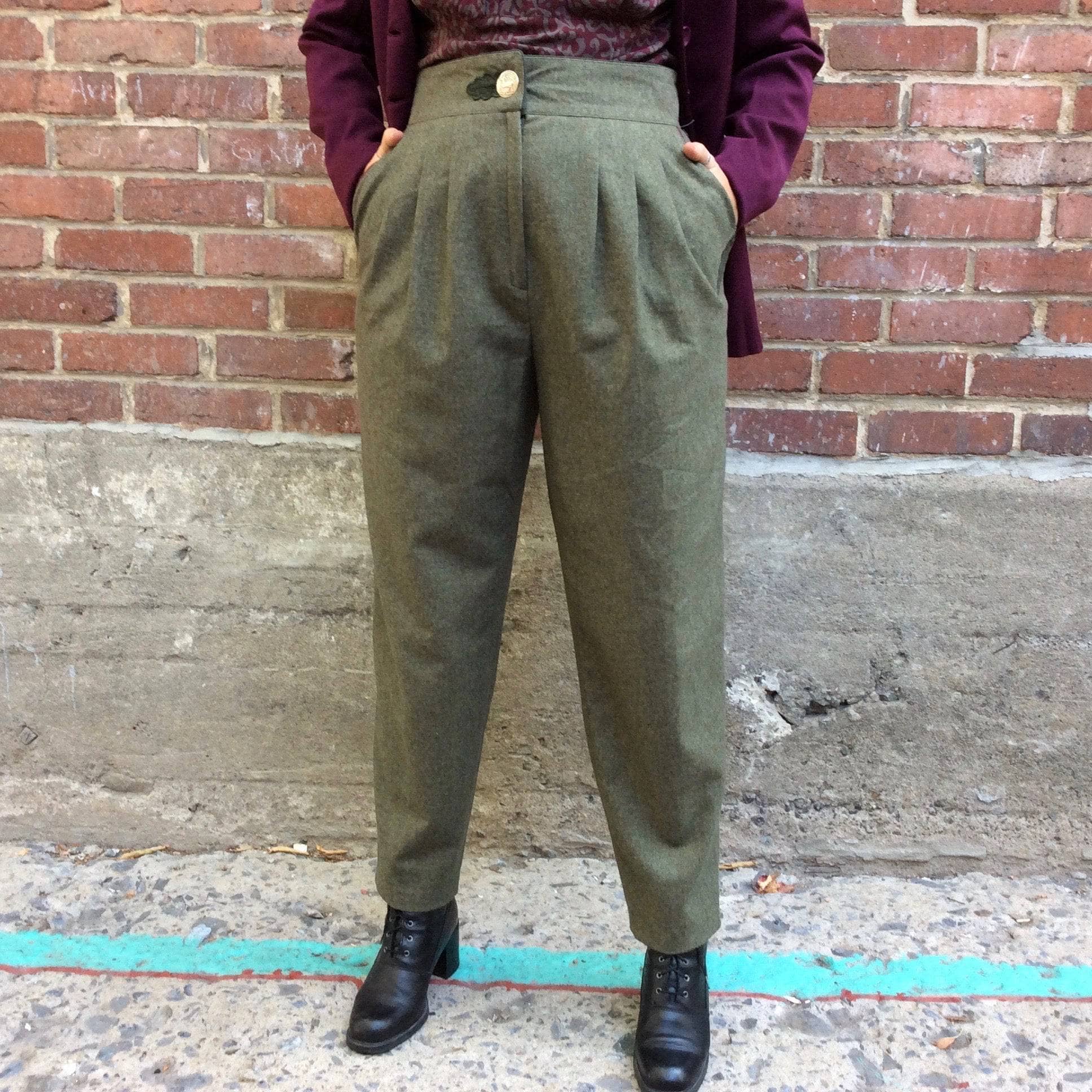 1980s High-Waist Tapered Leg Army Green Wool Pleated Pants, for sale at bohemevintage.com Montréal
