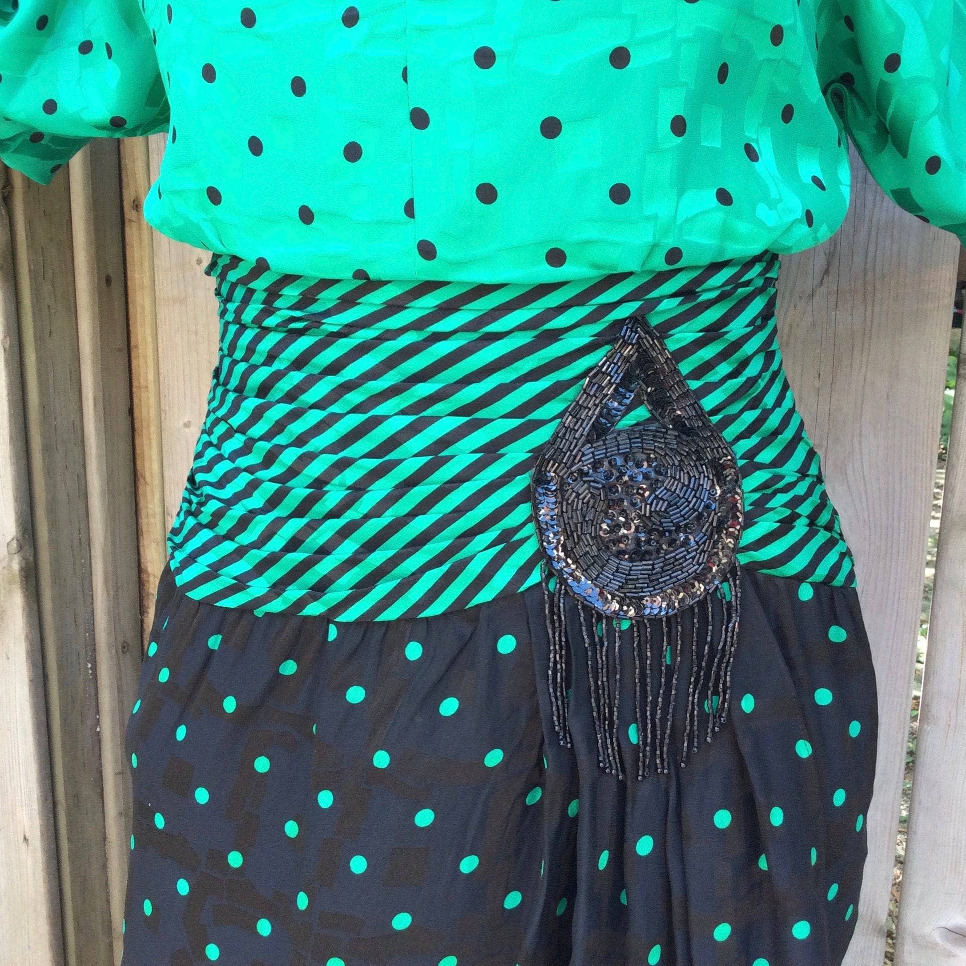 Front Waist close-Up of 1980s Long-Sleeve Polka-Dot Draped Silk Dress, for sale at bohemevintage.com Montréal
