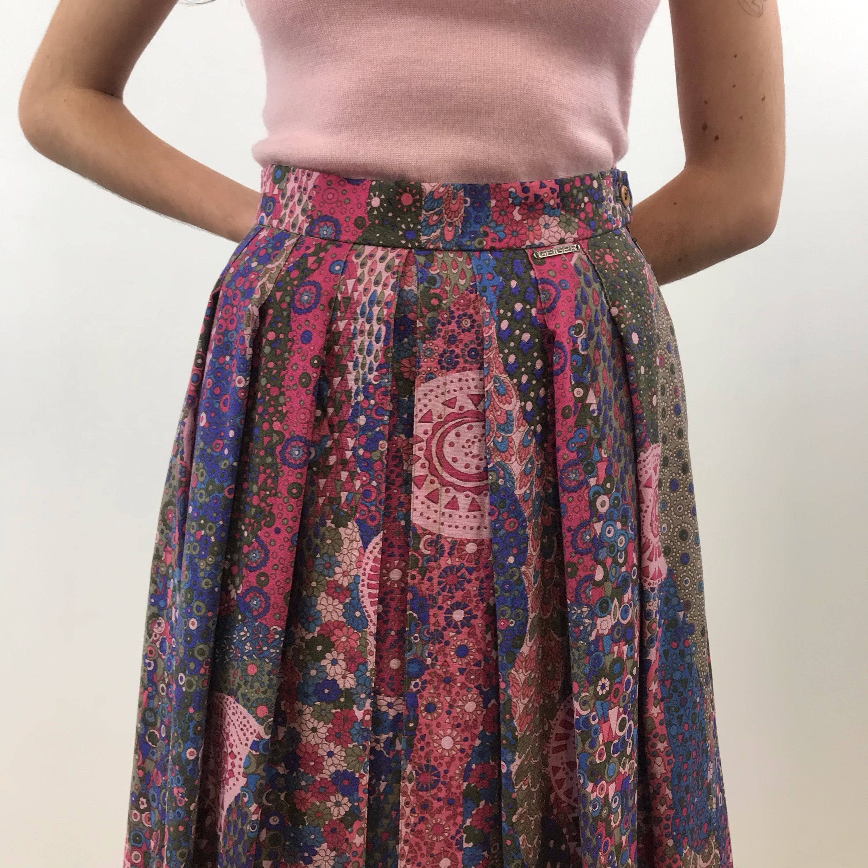 Close-up view of front of 1990s Geiger Midi Length Foulard Print Pleated Midi Skirt Size small, sold by Bohemevintage.com