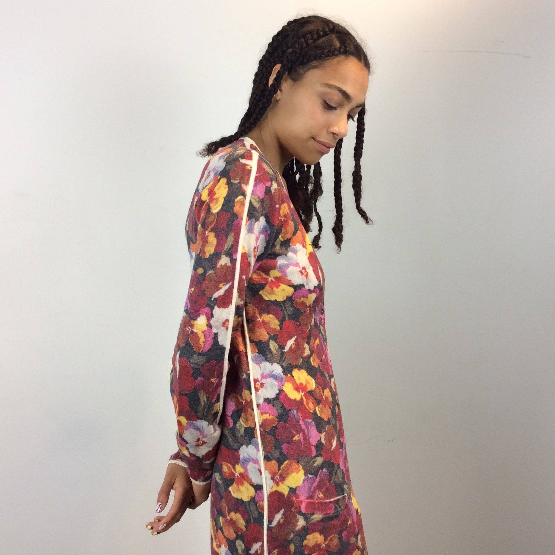 Side view of Long Floral Pansy Print, fine wool Designer Cardigan, Dolce & Gabbana size small Medium sold by bohemevintage.com Montreal