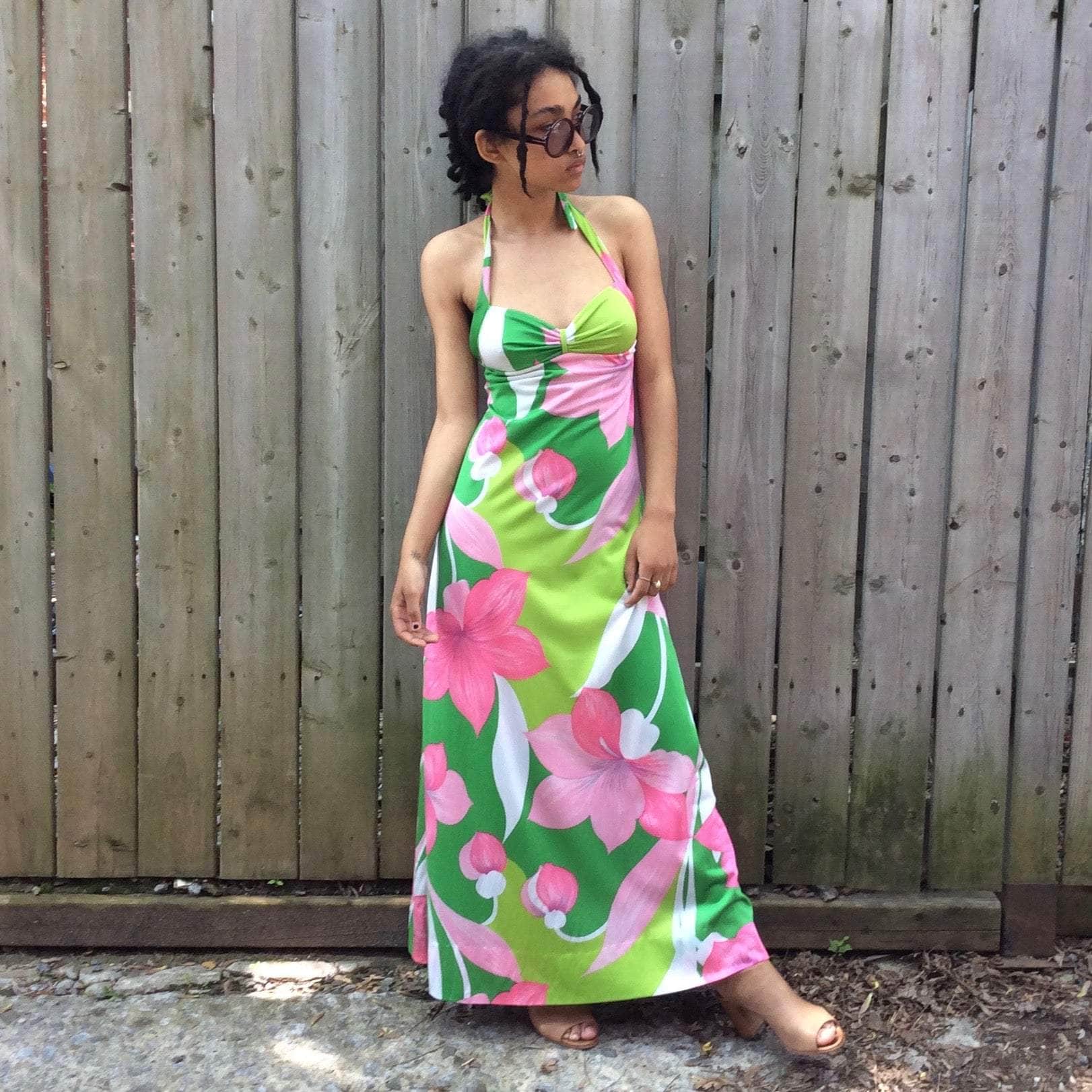 Front view of 1970s Halter Top A Line Bold Print Maxi Dress Small sold at Bohèmevintage.com Montréal