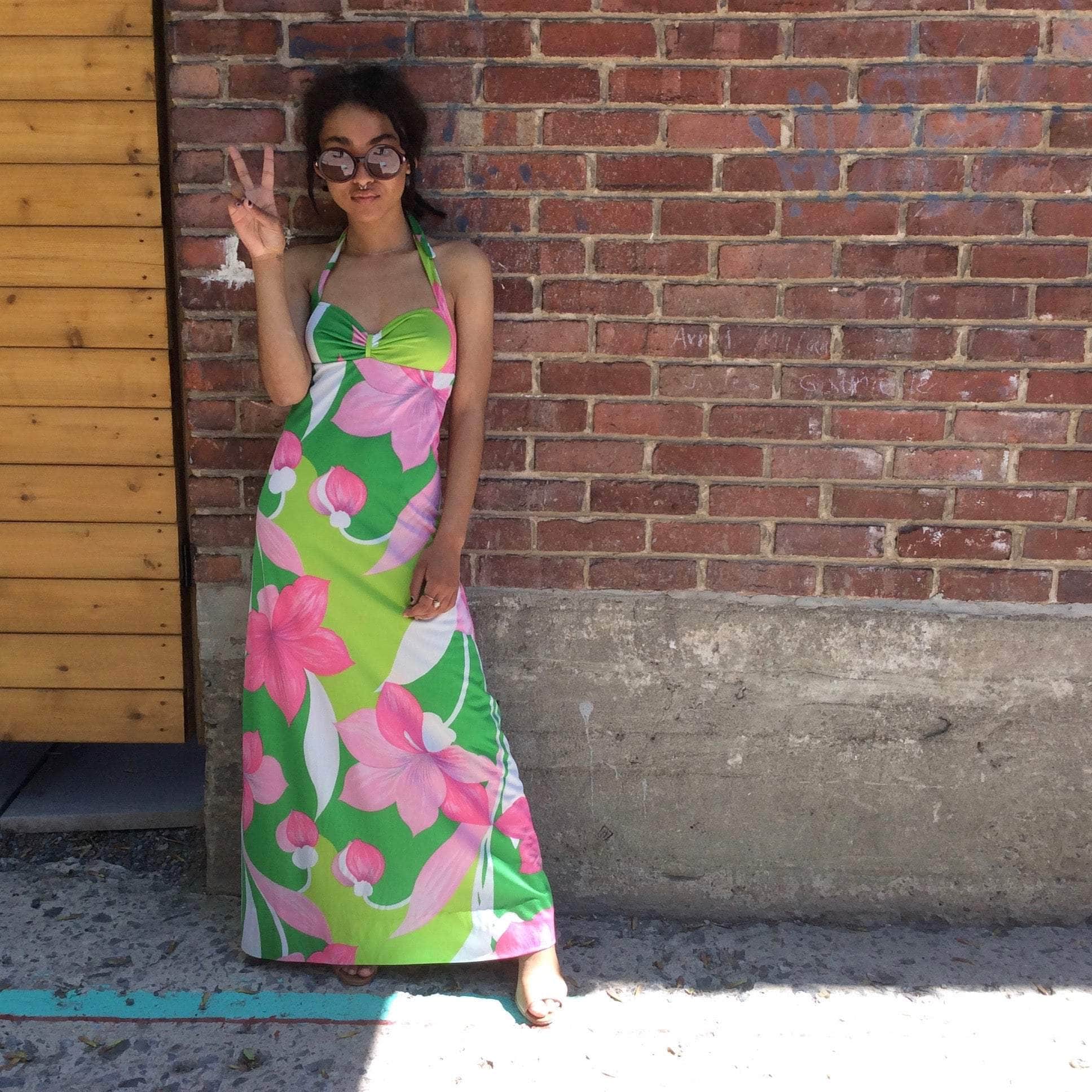 Front view of 1970s Halter Top A Line Bold Print Maxi Dress Small sold at Bohèmevintage.com Montréal