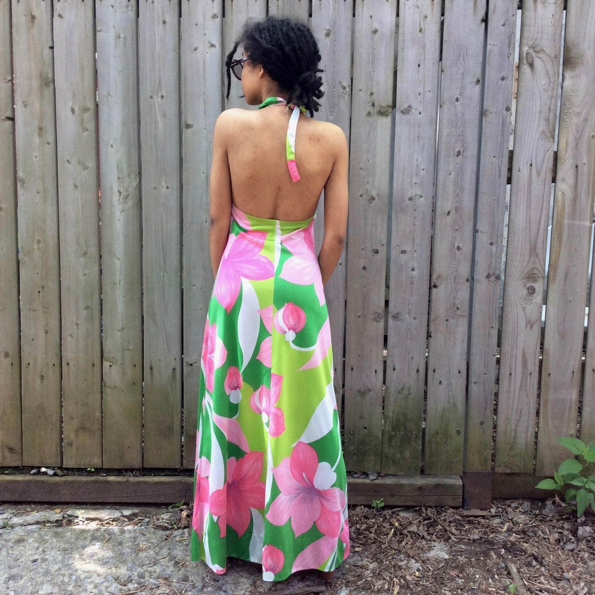 Back view of 1970s Halter Top A Line Bold Print Maxi Dress Small sold at Bohèmevintage.com Montréal