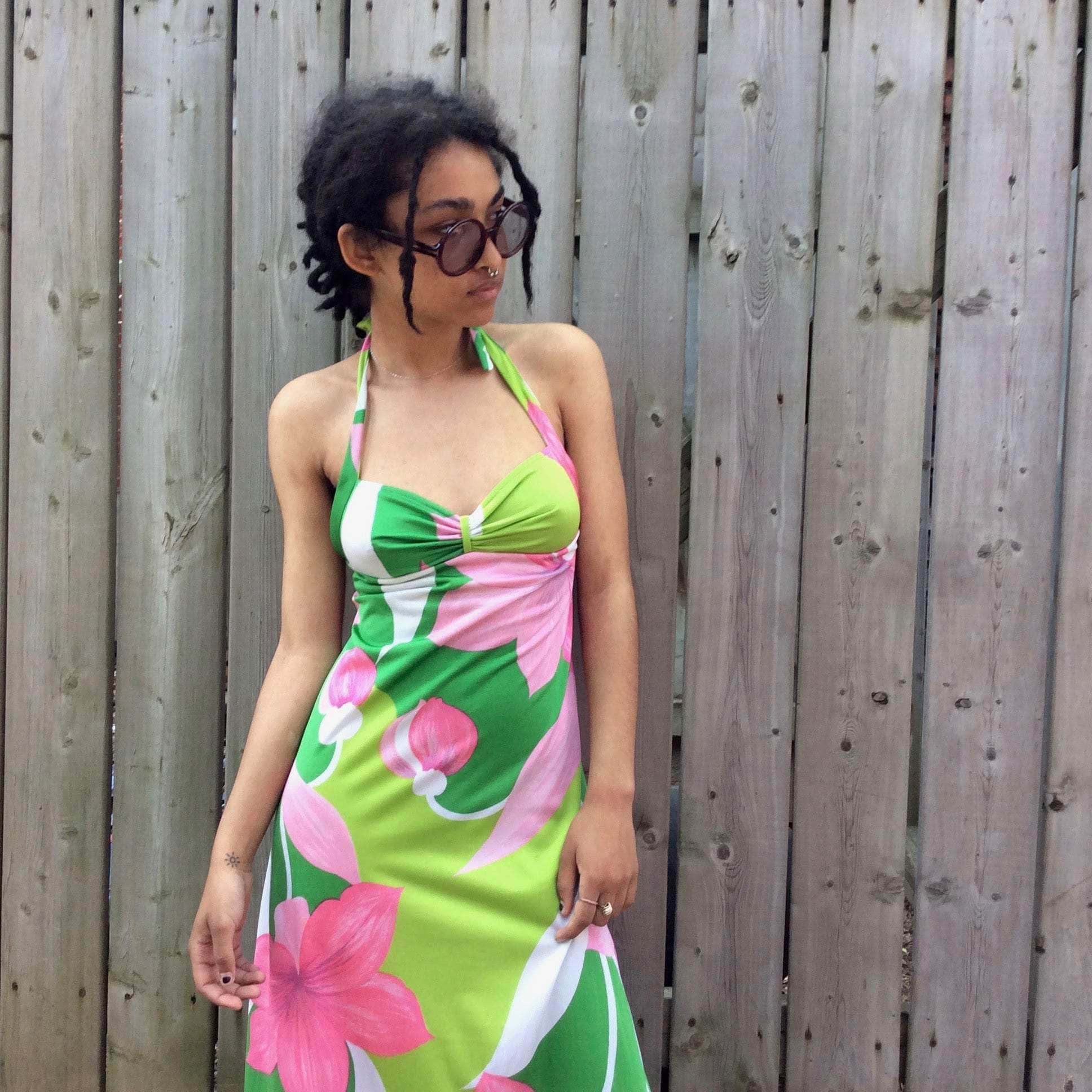 Front view of 1970s Halter Top A Line Bold Print Maxi Dress Small sold at Bohèmevintage.com Montréal