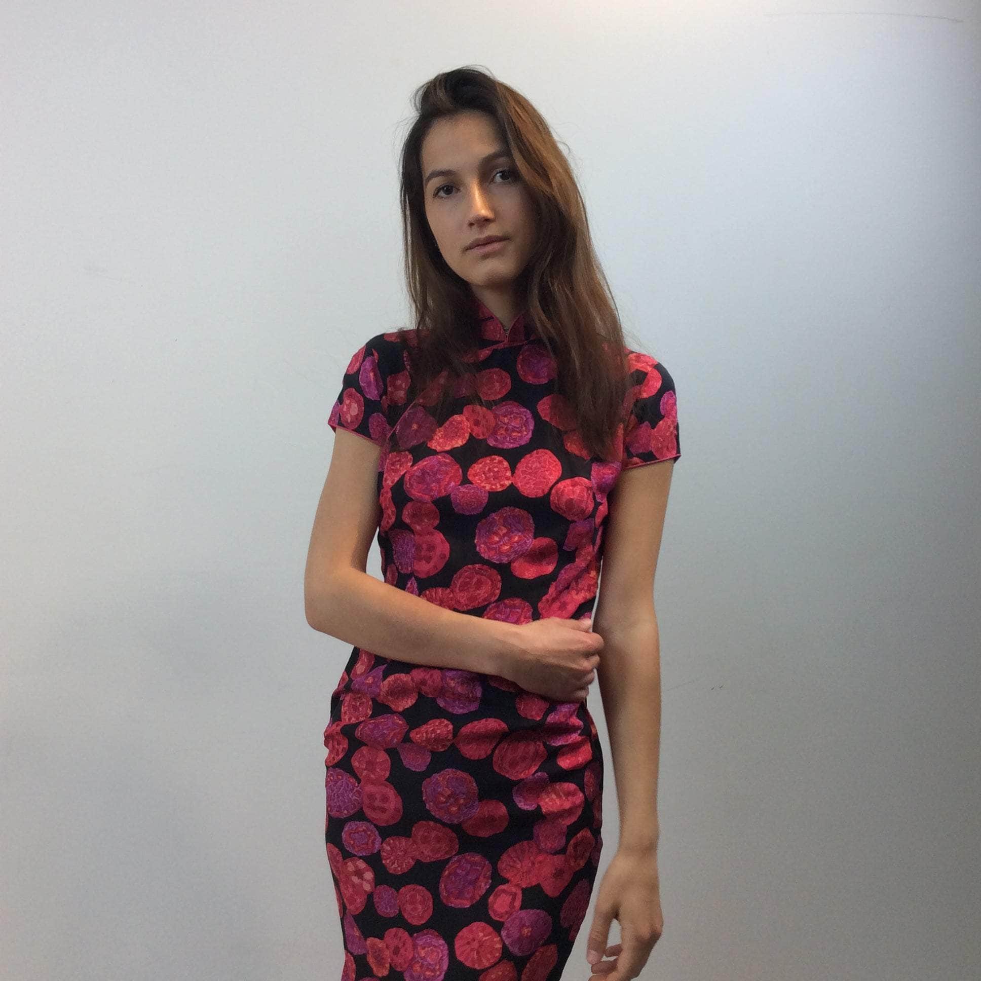 Front view of 1950s-60s Short Sleeve Silk Qipao Dress Size Extra Small sold at bohemevintage.com Montreal