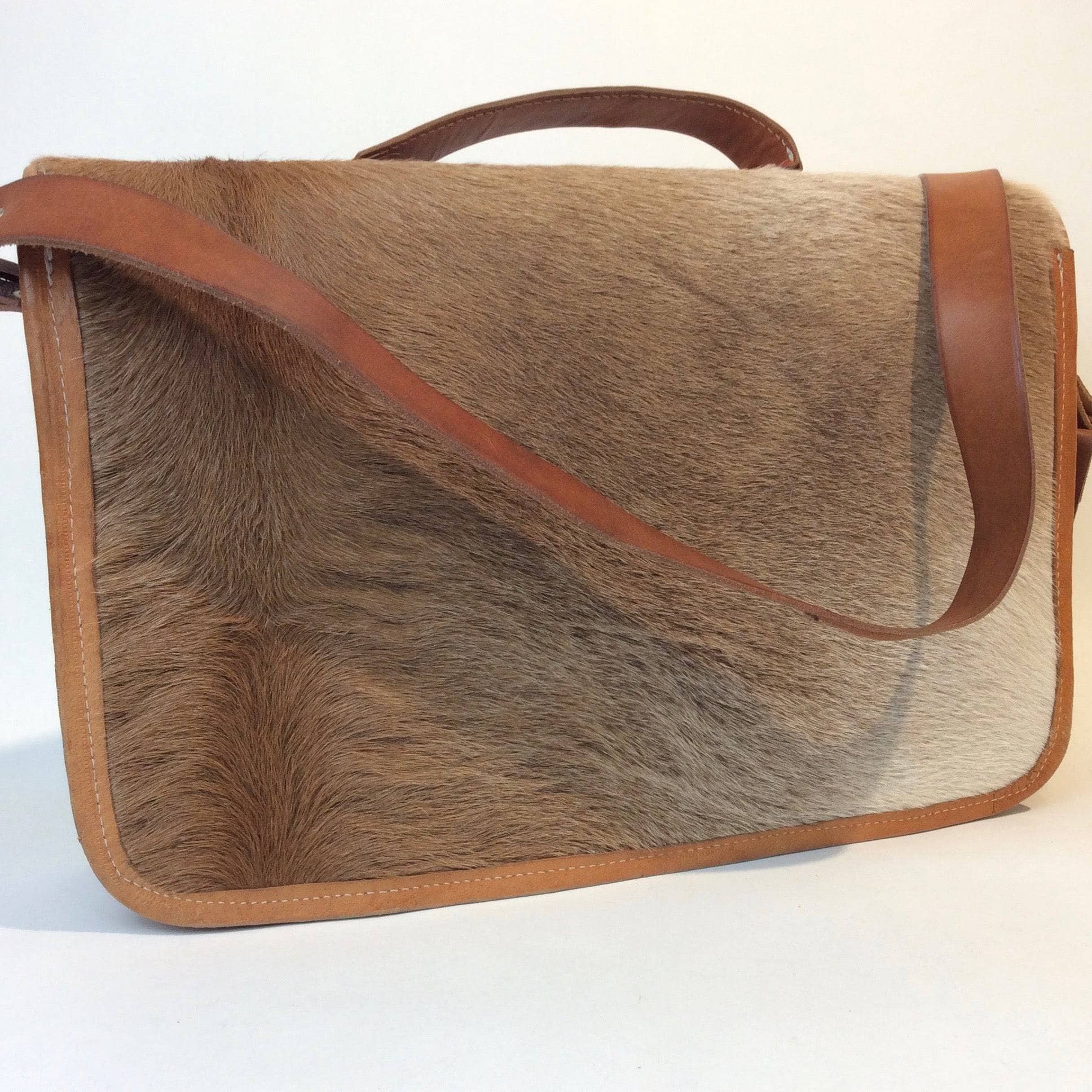 Back View of Vintage Leather and Horse Hair Messenger Bag, sold by bohemevintage.com Montréal