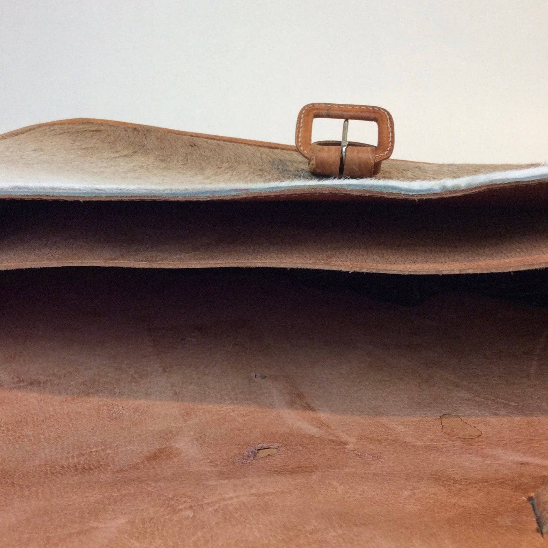 Inside View of Vintage Leather and Horse Hair Messenger Bag, sold by bohemevintage.com Montréal