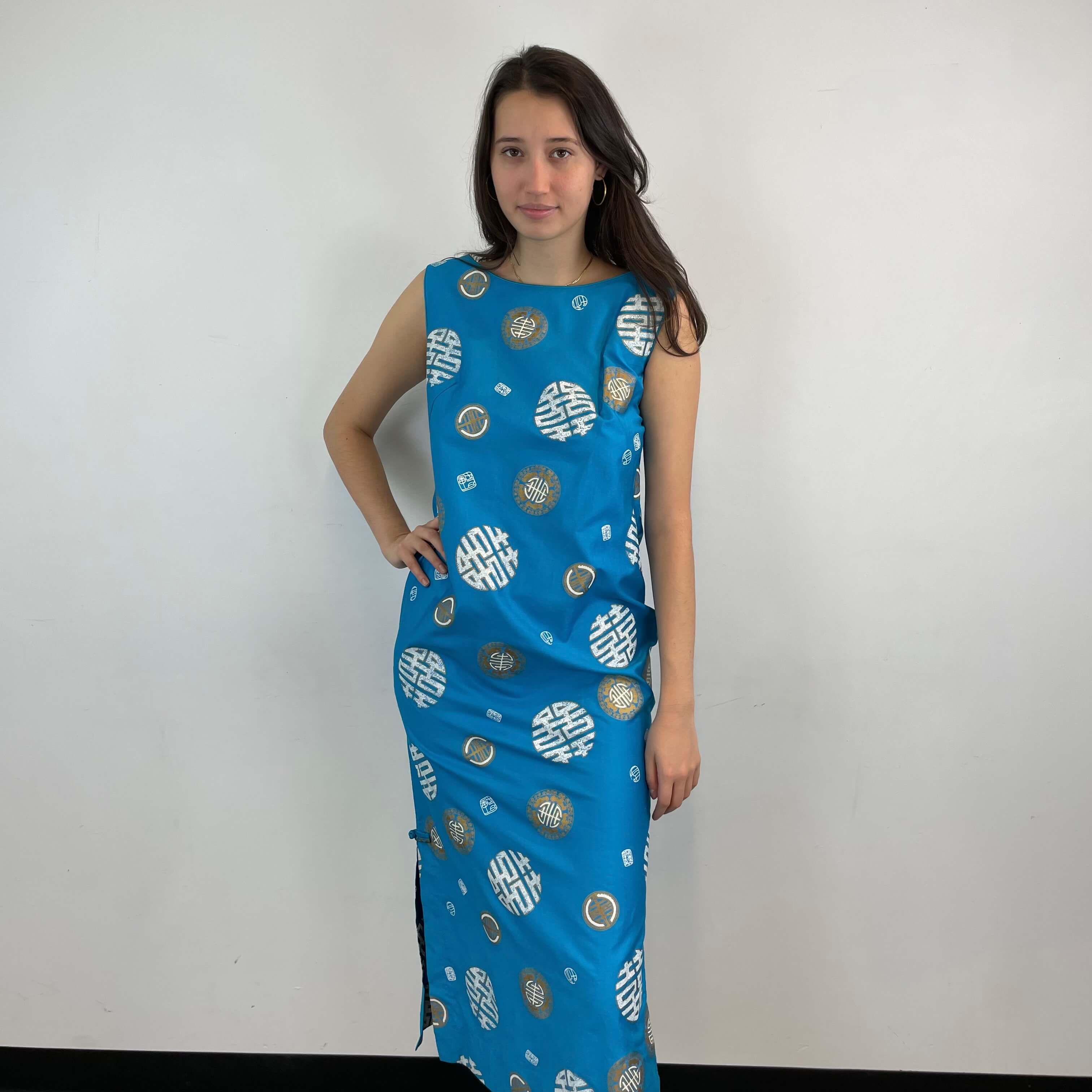 Front View of 1960s Hawaiian Cotton Maxi Shift Dress Size Medium sold at bohemevintage.com Montreal