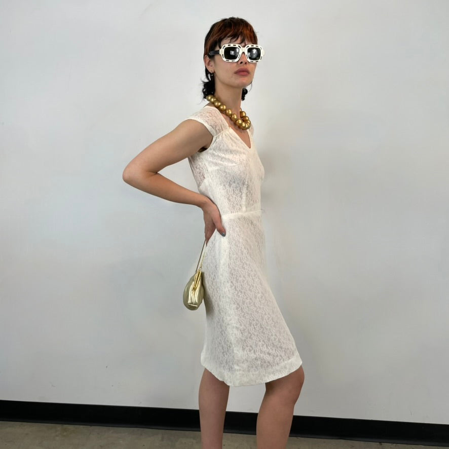 Side view of 1960s Ivory Lace Dress 
Size Small
Sold at bohemevintage.com 
Montréal 