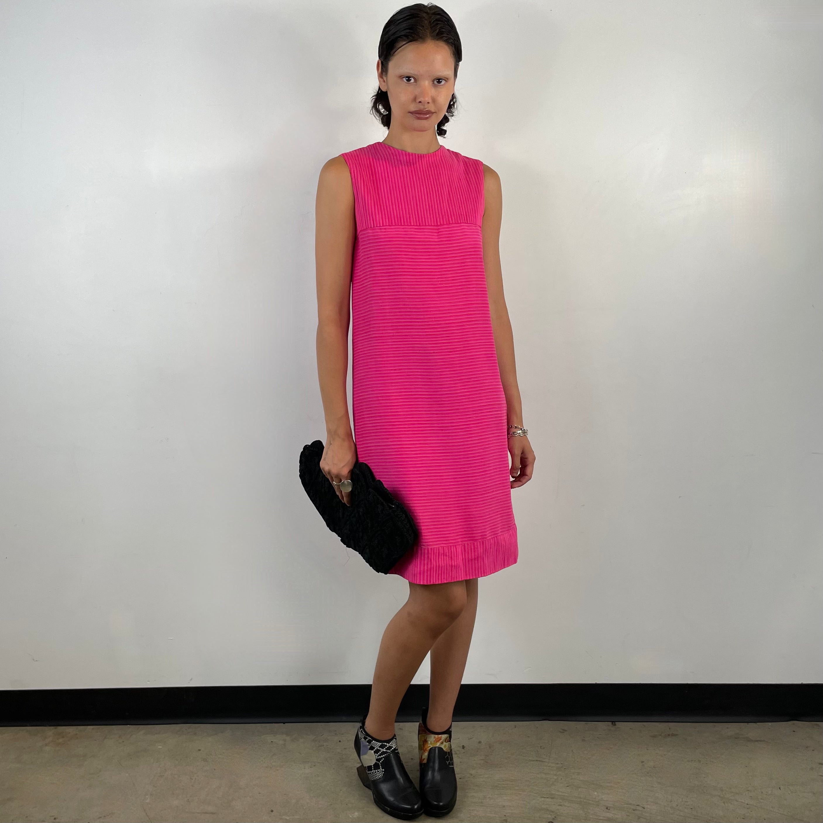 Front view of 1960s Sleeveless Silk Shantung Shift Dress 
size Small
sold at bohemevintage.com
Montréal