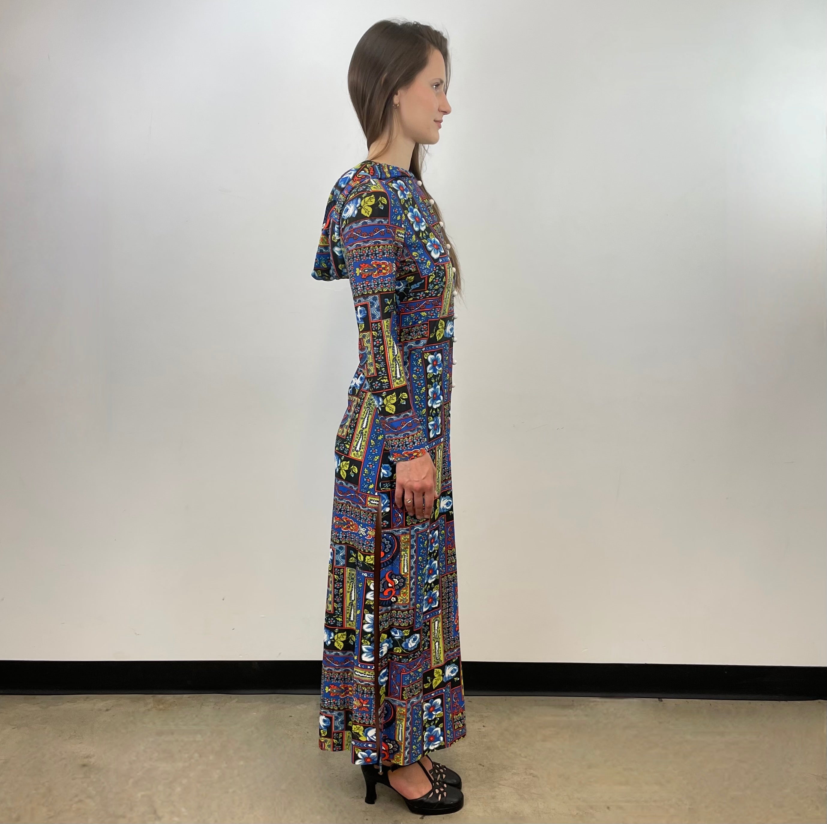 Boheme Vintage – Vintage 1970s Handmade Hooded Long Sleeve Maxi Dress with Side Slits and Button Closure