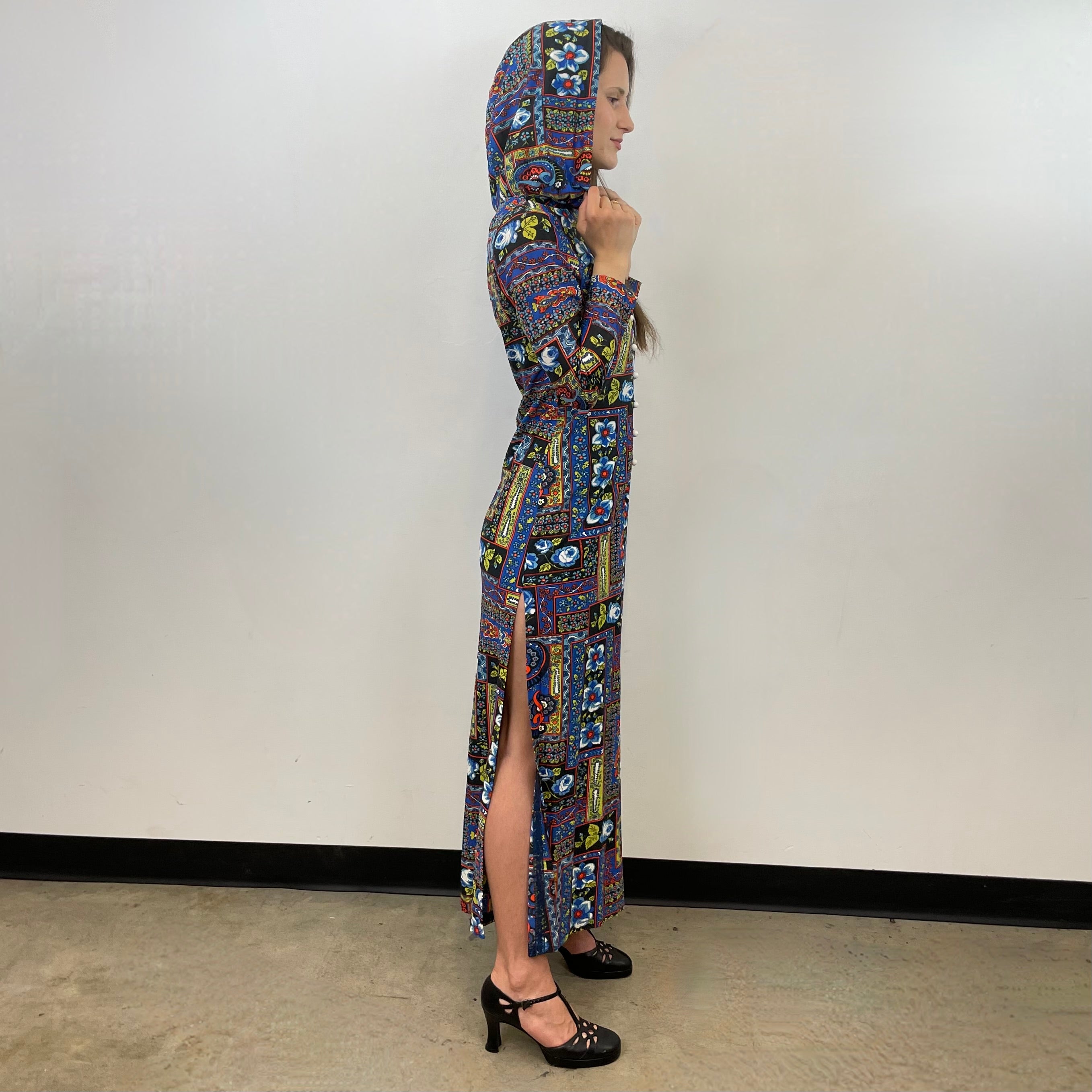Boheme Vintage – Vintage 1970s Handmade Hooded Long Sleeve Maxi Dress with Side Slits and Button Closure