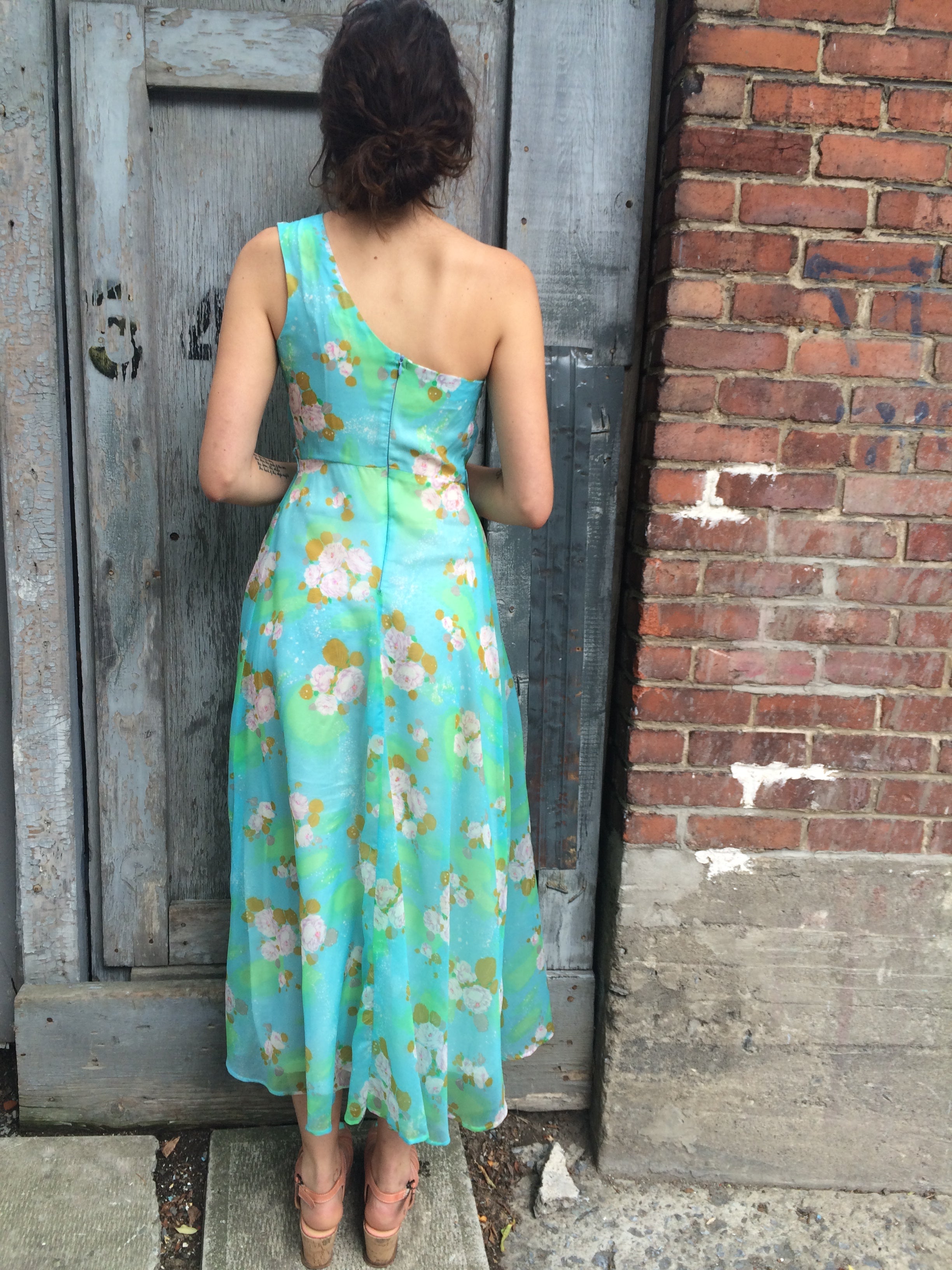 Boheme Vintage – Vintage 1970s Algo Floral Chiffon Maxi Dress with Fit-and-Flare Silhouette and Versatile Sash