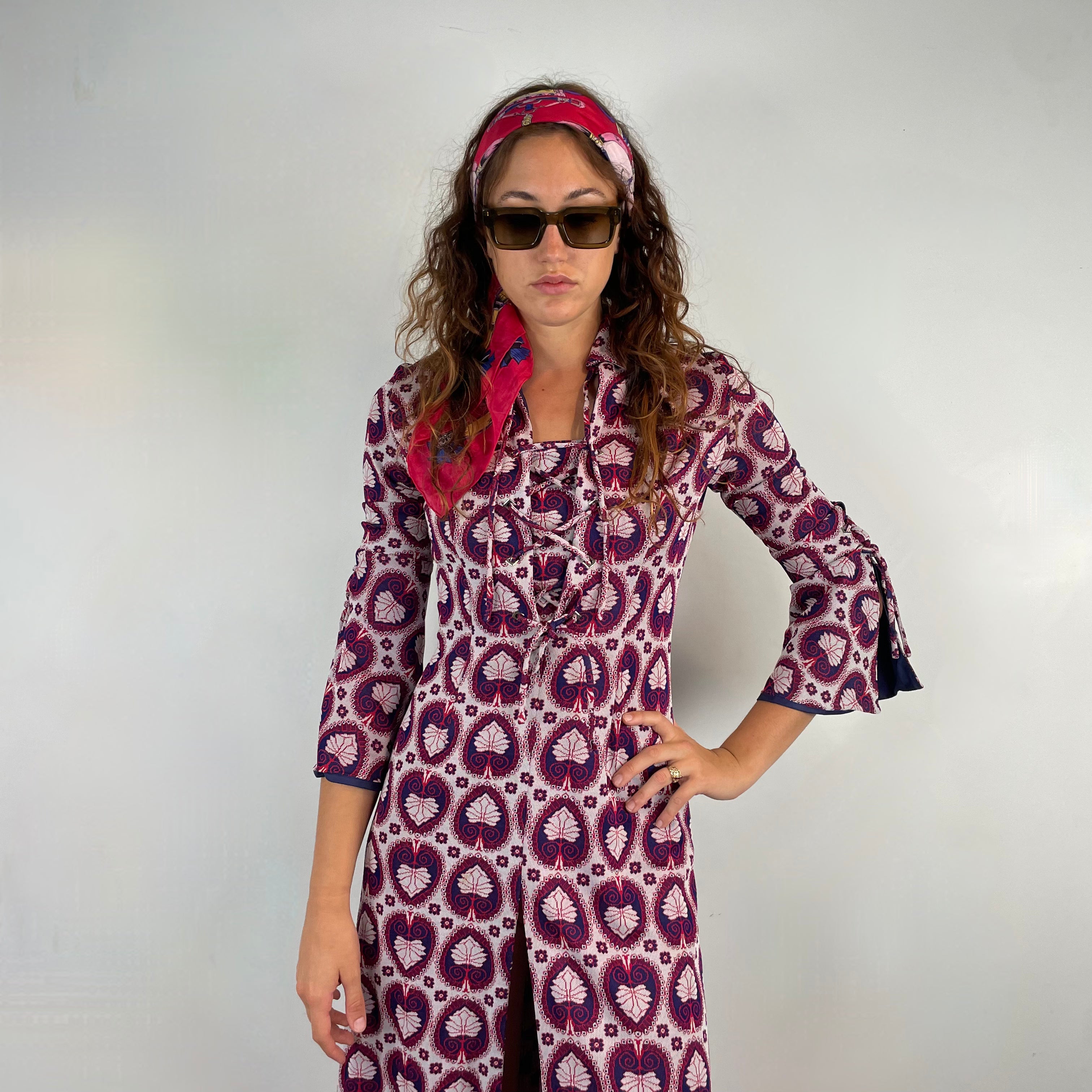 Close up front view of 1970s Long Sleeve Laced Maxi Dress 
Size Small
Sold at bohemevintage.com
Montréal