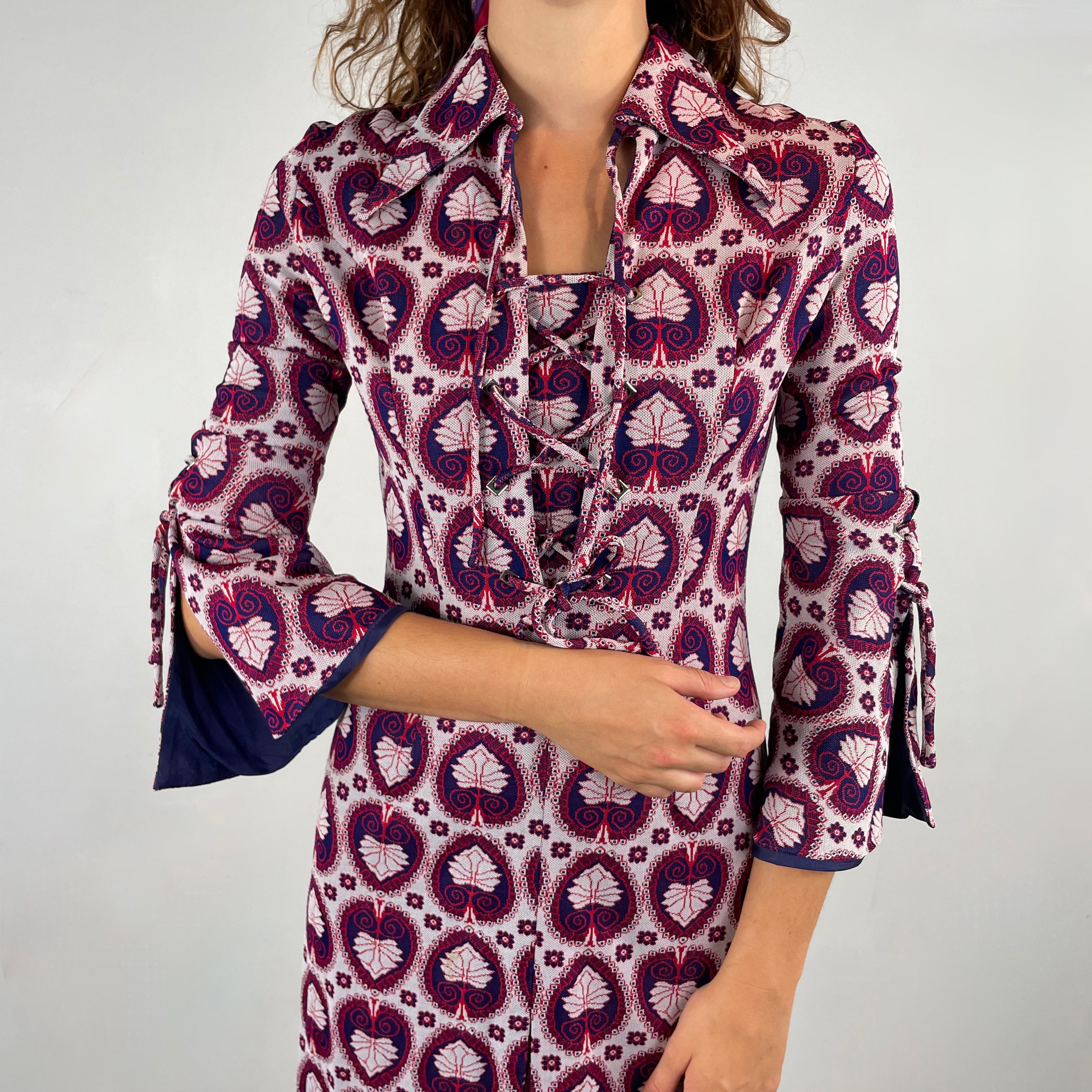 Close-up front view of 1970s Long Sleeve Laced Maxi Dress 
Size Small
Sold at bohemevintage.com
Montréal