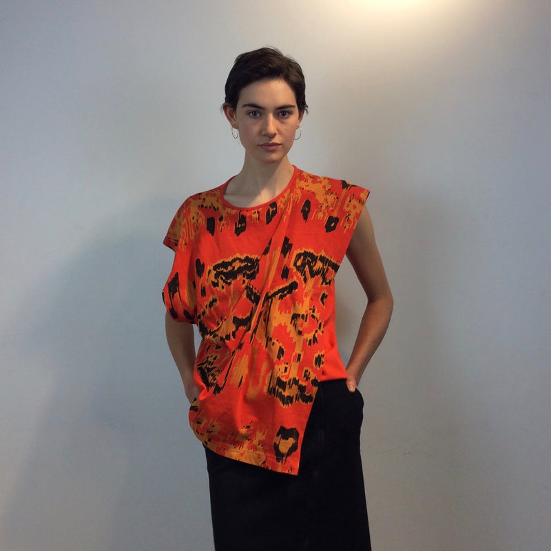 Front view of 1980s Jean-Claude Poitras Asymmetrical short sleeve Top 
Size Small/Medium
sold at bohemevintage.com, Montréal