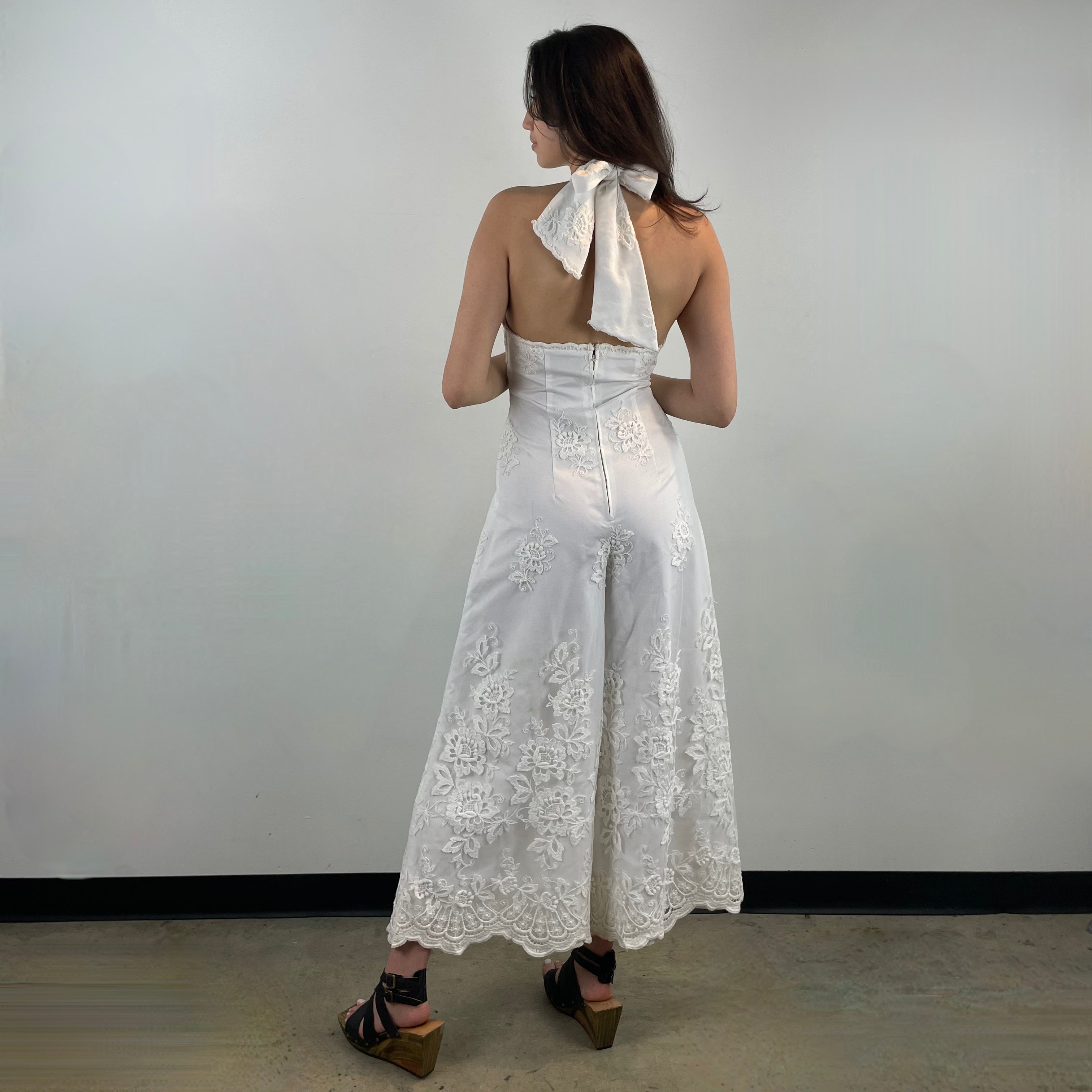 Back view of 1970s White Embroidered Wide-Leg Jumpsuit 
Size Small/Medium
Sold at bohemevintage.com
Montréal