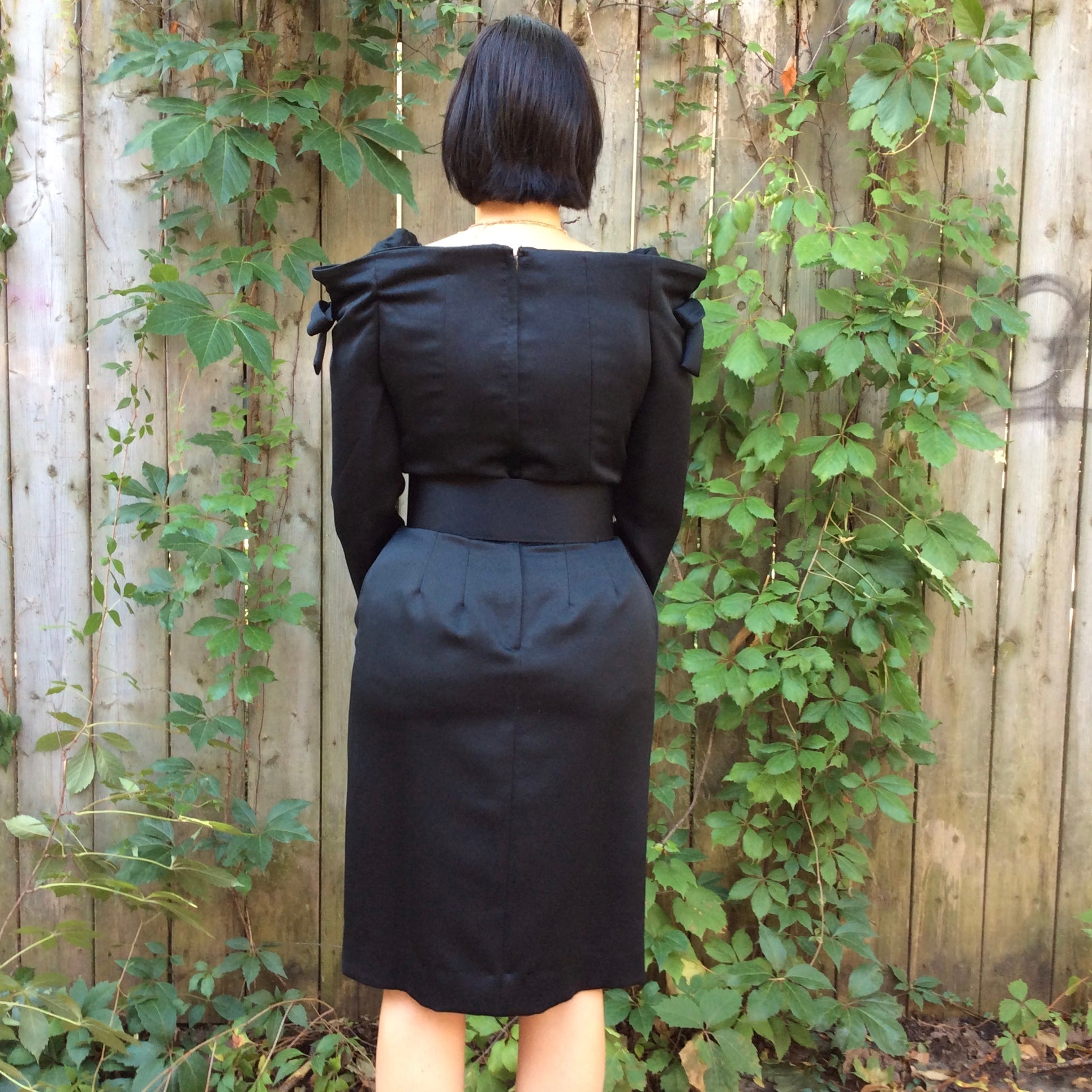 Back view of 1990s Victor Costa Off-Shoulder Long Sleeve Black Dress
Size medium, sold at bohemevintage.com, Montréal