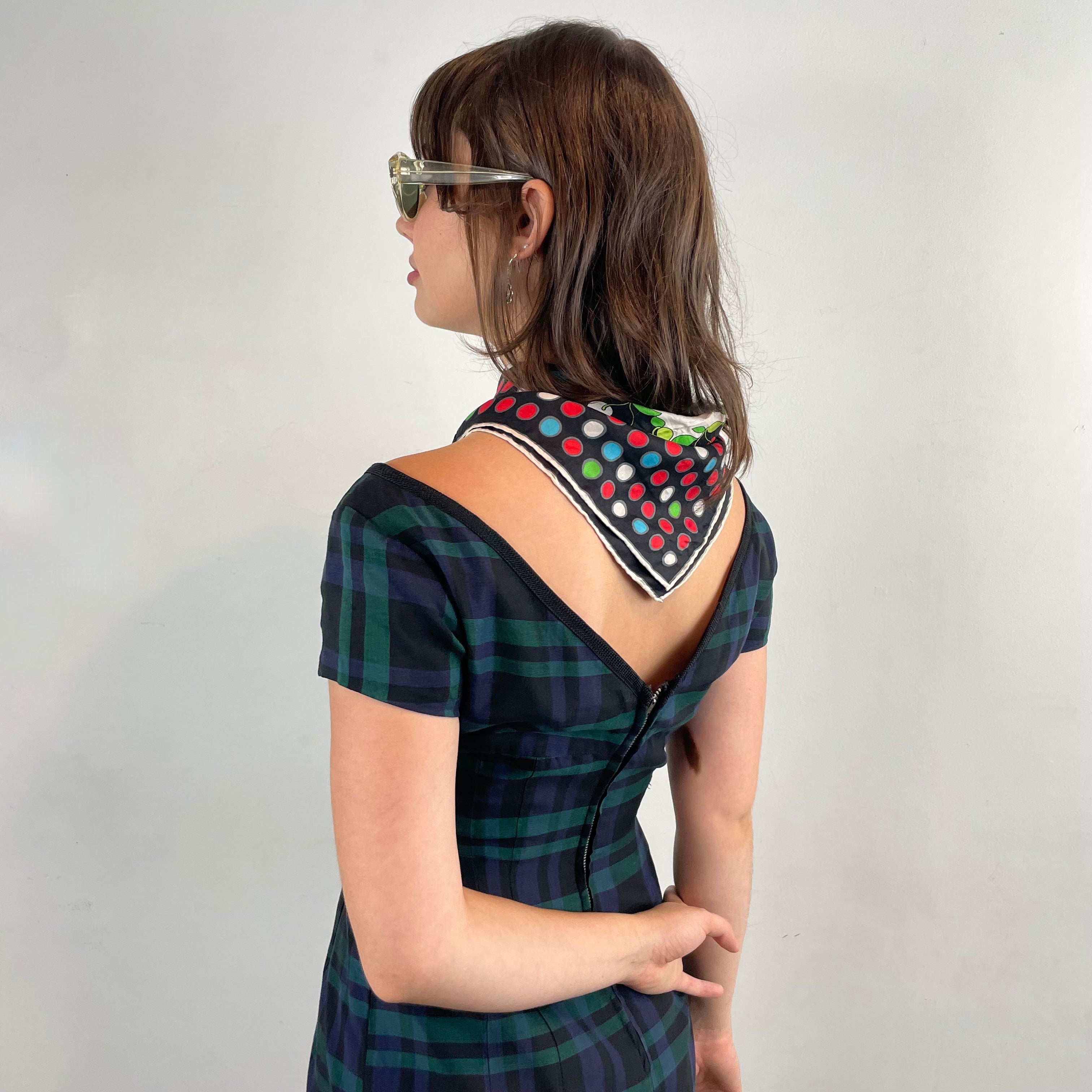 Close up back view of 1950s/1960s Short Sleeve Fitted Plaid Dress 
Size Small
Sold at bohemevintage.com
Montréal