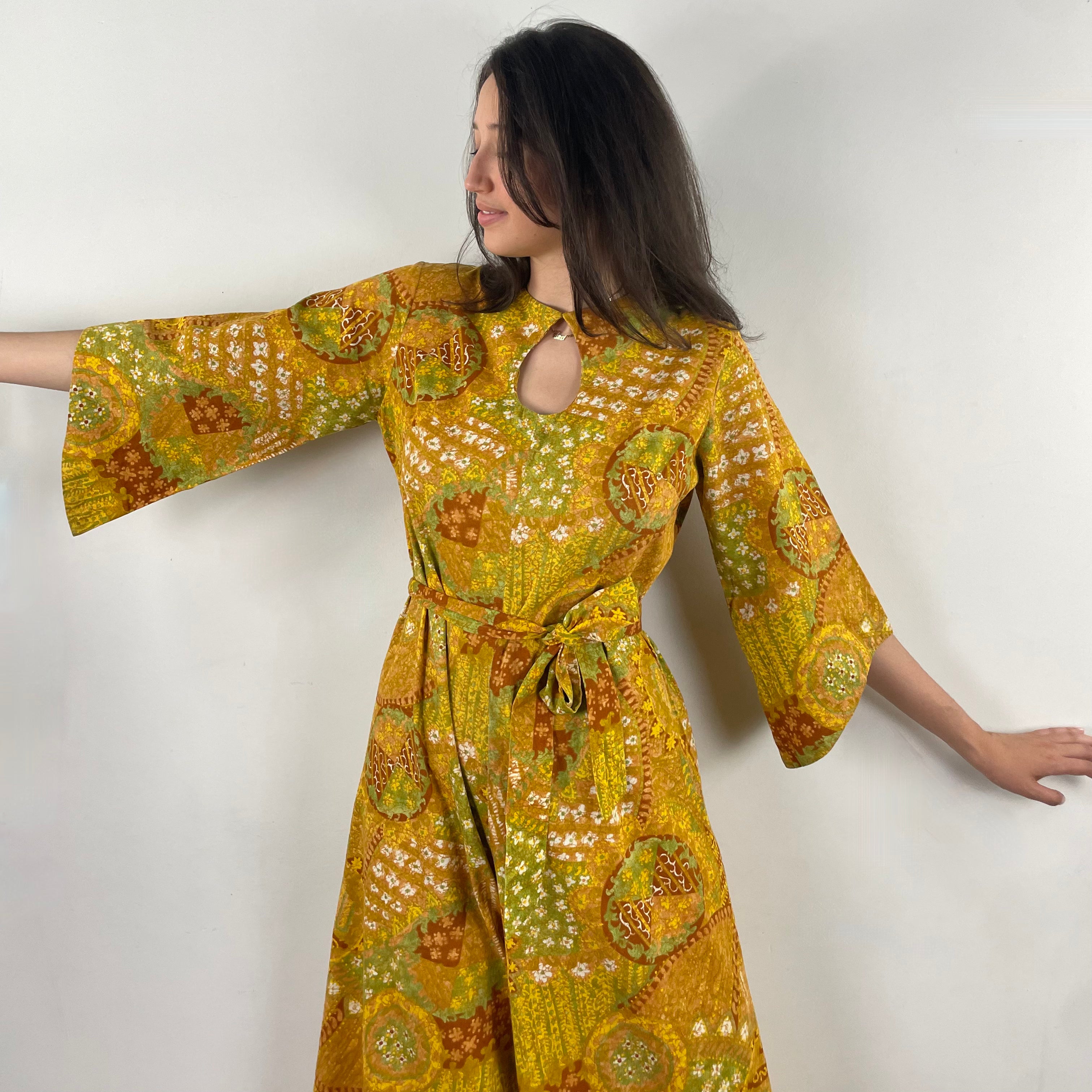 Close up front view of 1970s Bold Print Cropped Jumpsuit 
One Size
Sold at bohemevintage.com, Montréal