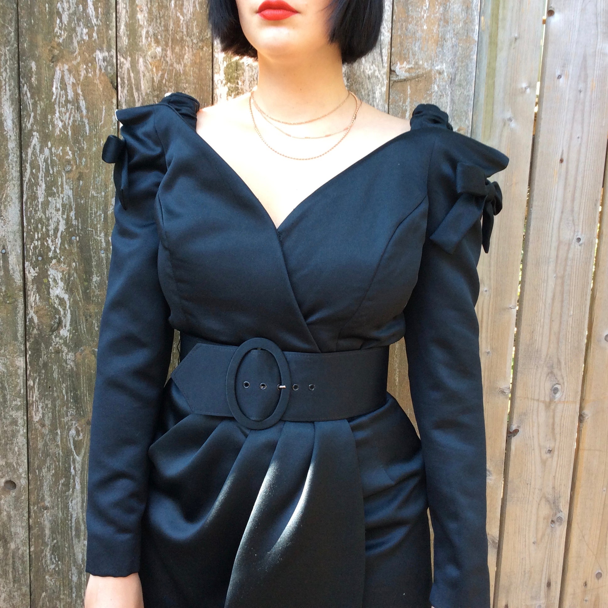 Close up view of 1990s Victor Costa Off-Shoulder Long Sleeve Black Dress
Size medium, sold at bohemevintage.com, Montréal