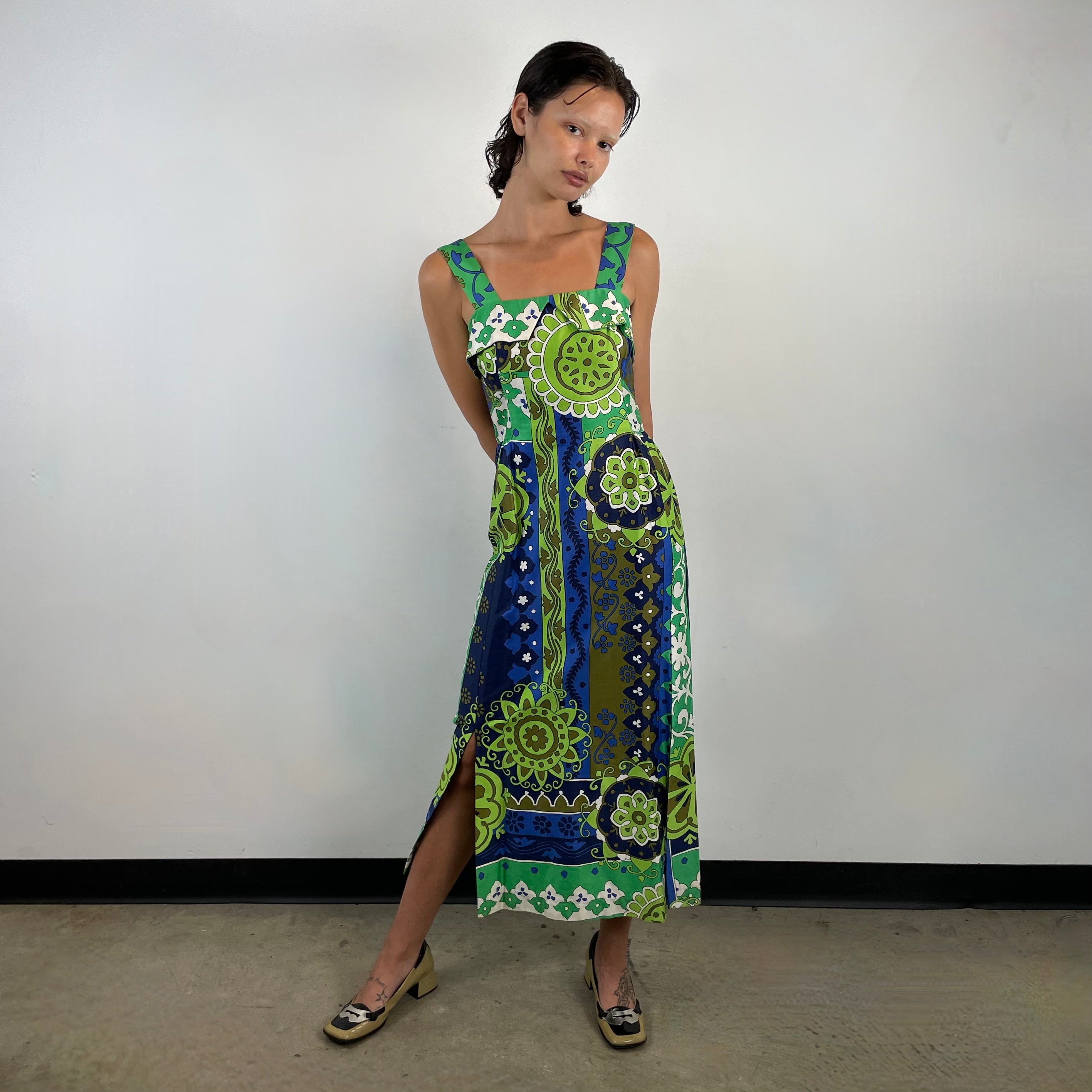 Front view of 1970s Bold Foulard Print Maxi Cotton Dress
Size Small
Sold at bohemevintage.com 
Montréal 
