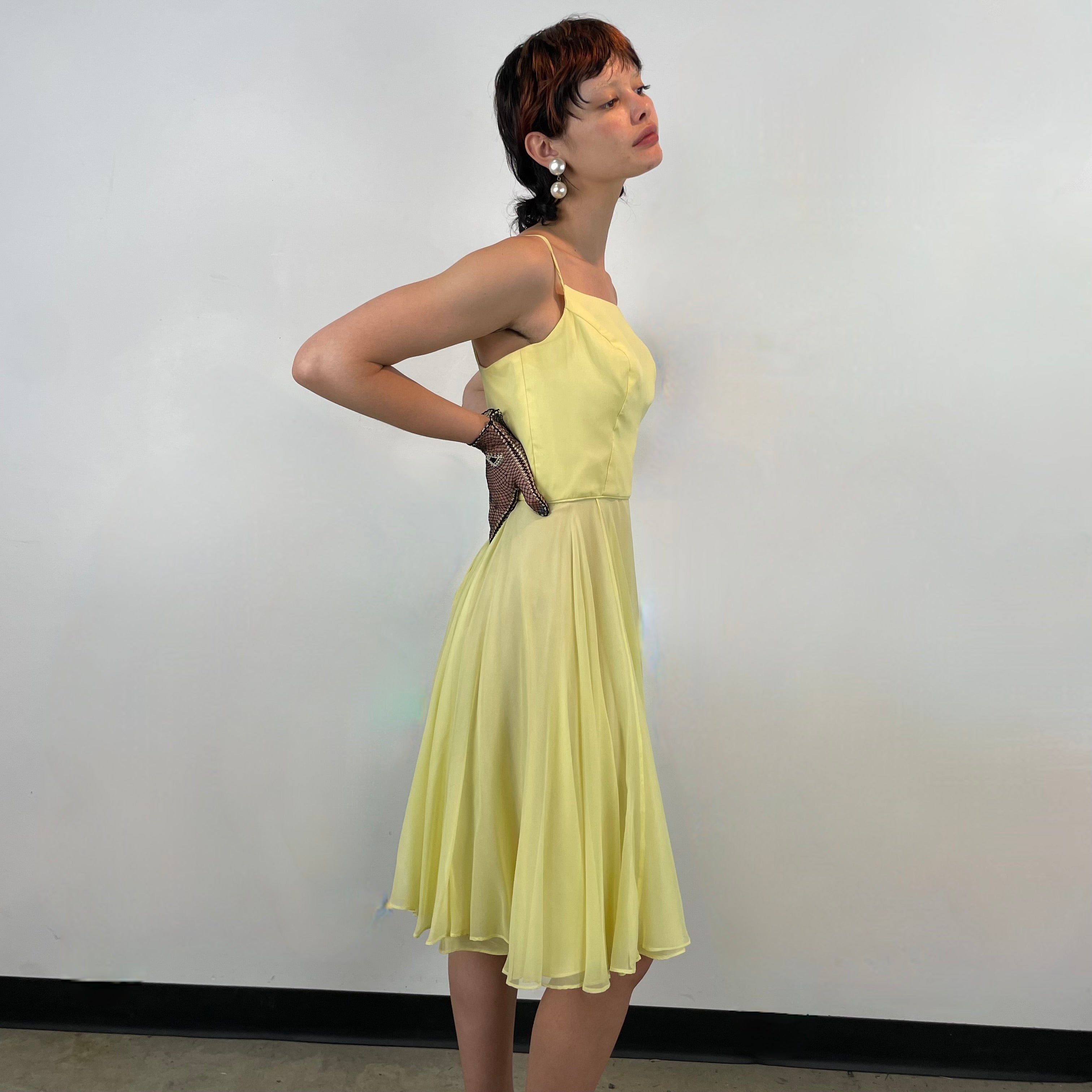 Side view of 1960s Yellow Chiffon Cocktail Dress 
size Small
sold at bohemevintage.com 
Montréal