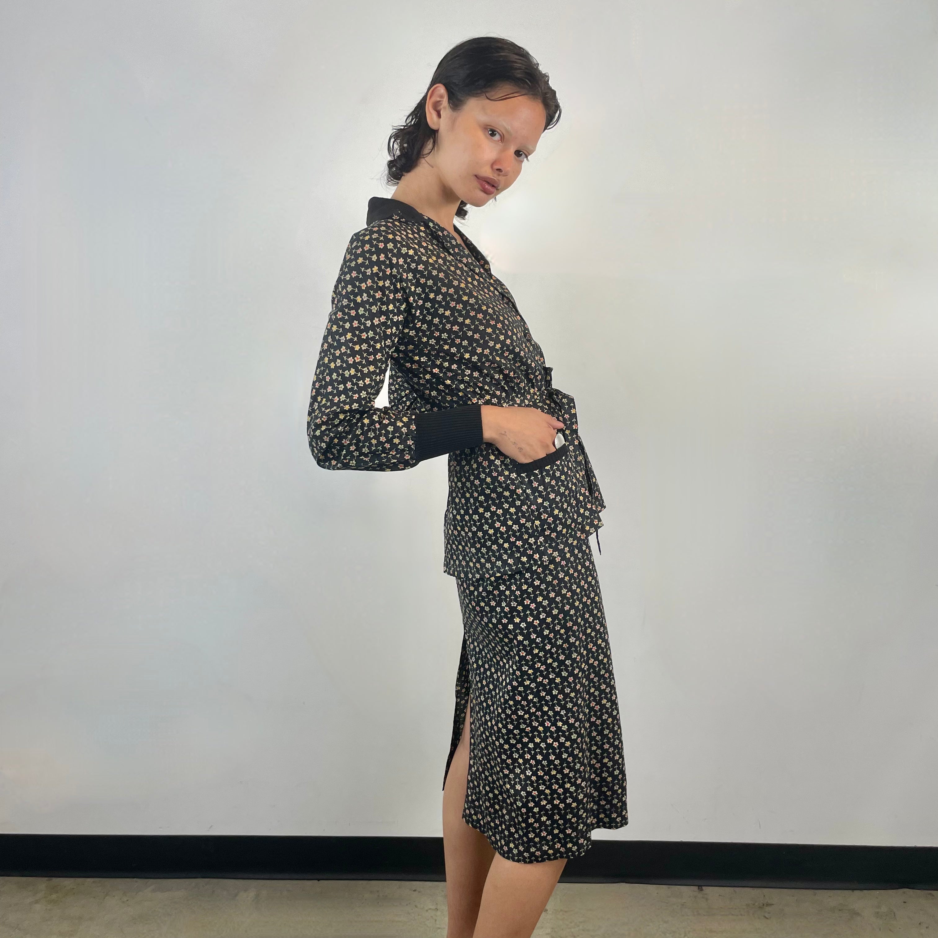Side view of 1970s Missoni Designer Blouse and Skirt set
Size Small
Sold at bohemevintage.com 
Montréal 