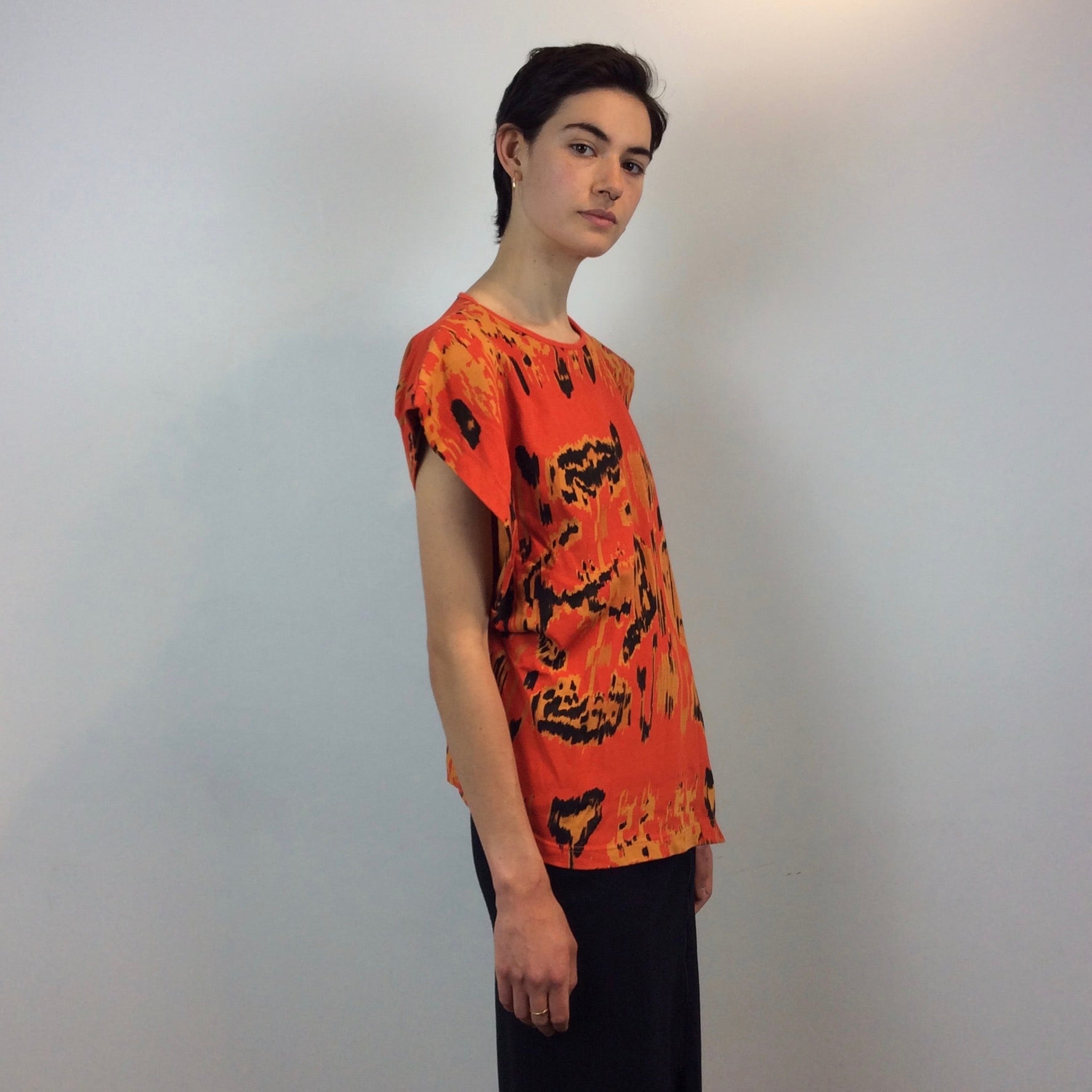 Side view of 1980s Jean-Claude Poitras Asymmetrical short sleeve Top 
Size Small/Medium
sold at bohemevintage.com, Montréal