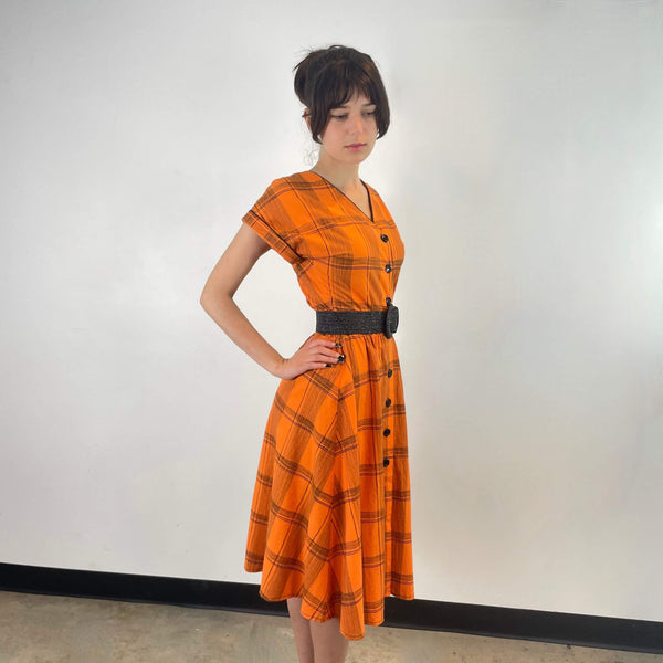 Side view of 1950s Orange Short Sleeve Buttoned-up Cotton Dress Size Small sold at bohemevintage.com Montreal