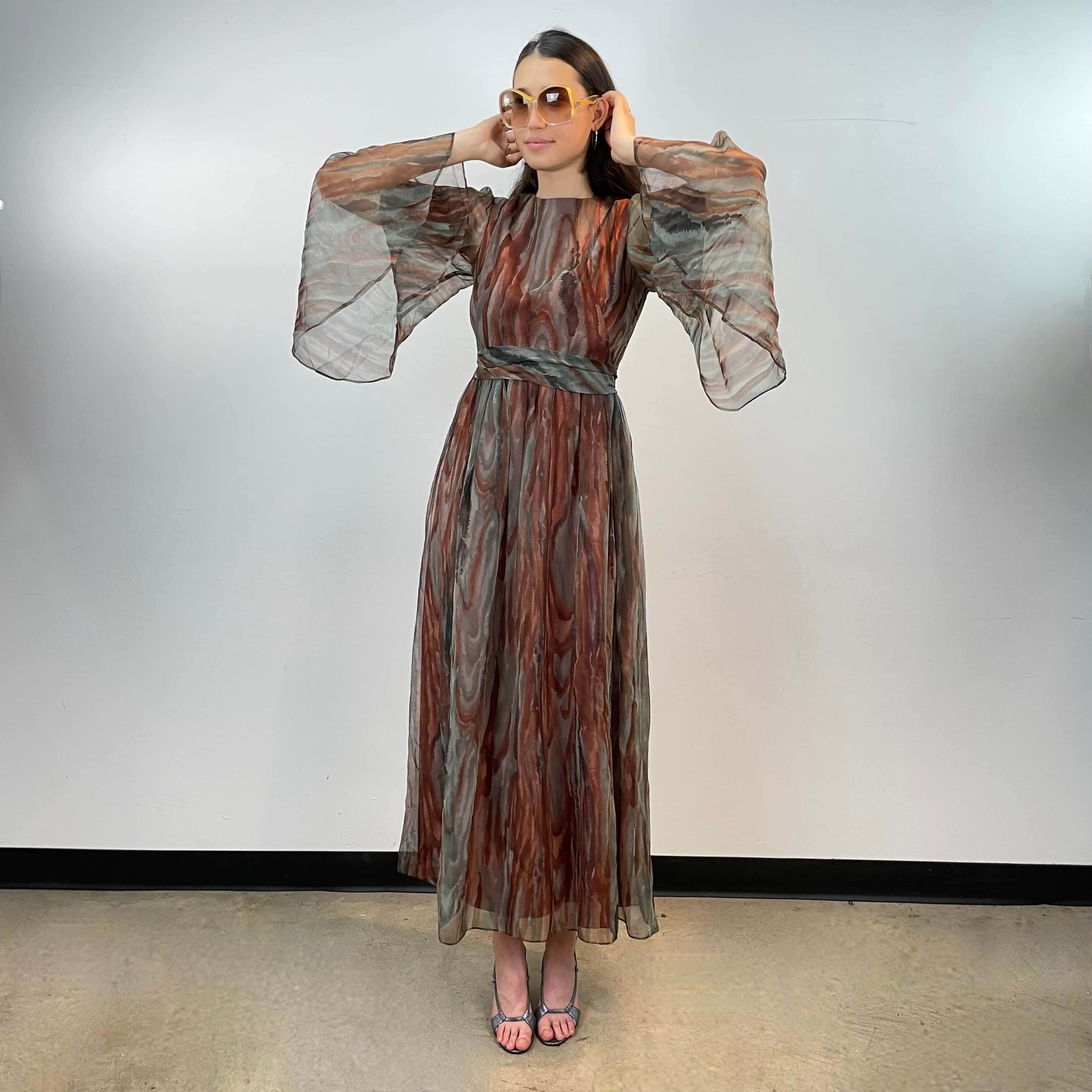 Front and side view of 1970s Floor-Length Boho Chic Flowy Gown size Small/Medium sold at bohemevintage.com Montreal