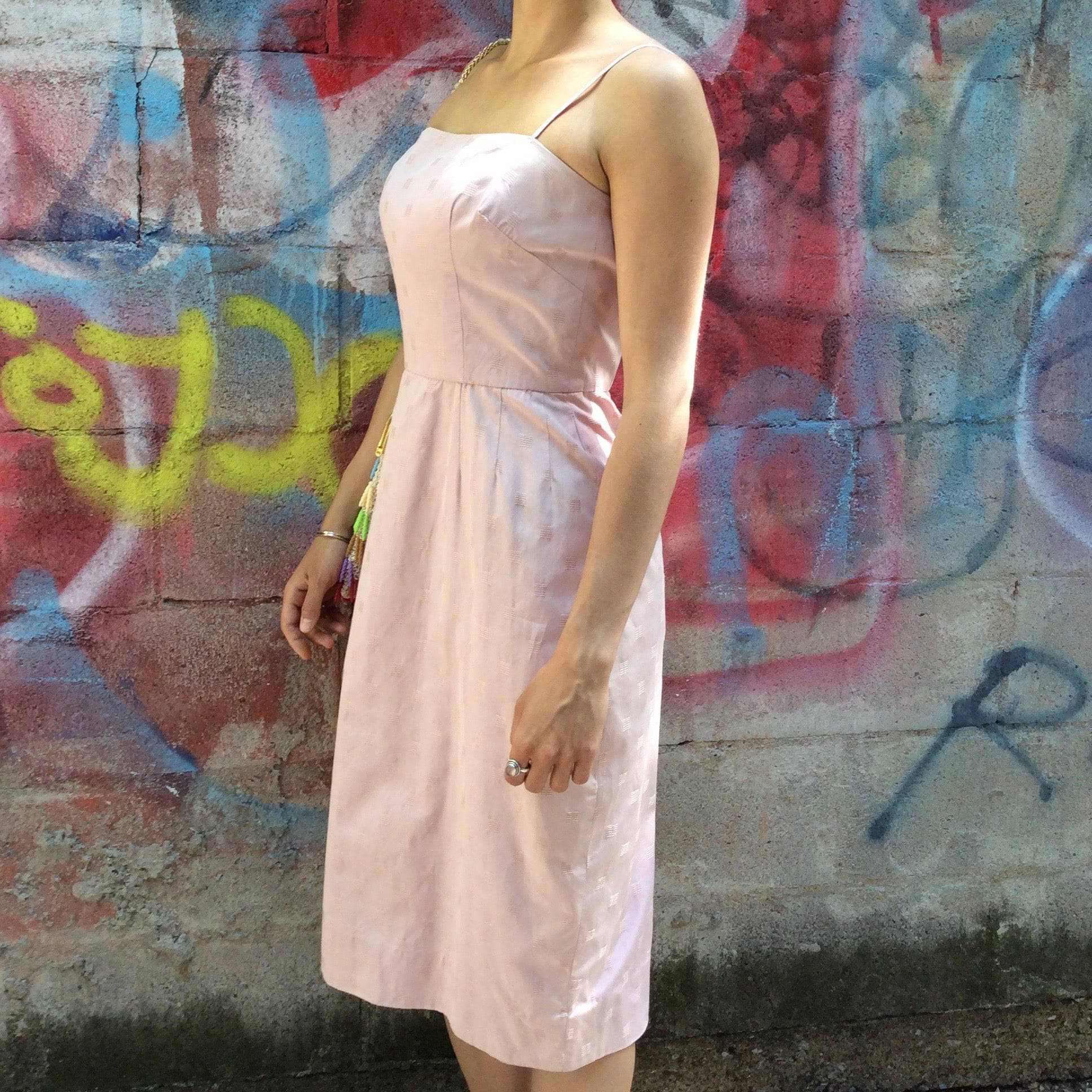 Side view of 1950s/60s Antique Rose Cotton Jacquard Midi Slip Dress Size Small sold by bohemevintage.com Montréal