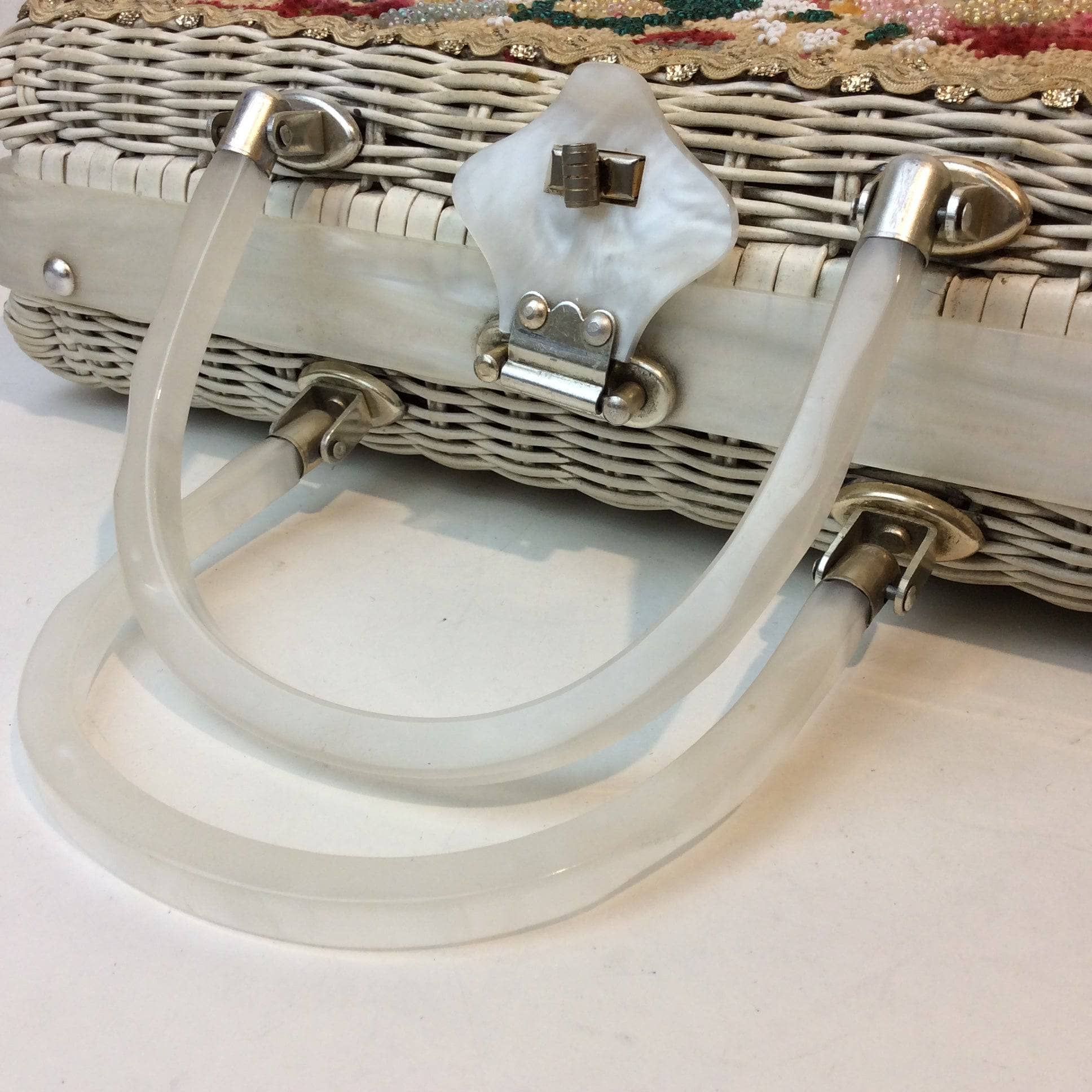 Handle & clasp détail of 1950s-60s Floral Needlepoint Wicker Basket Purse sold by bohemevintage.com Montreal