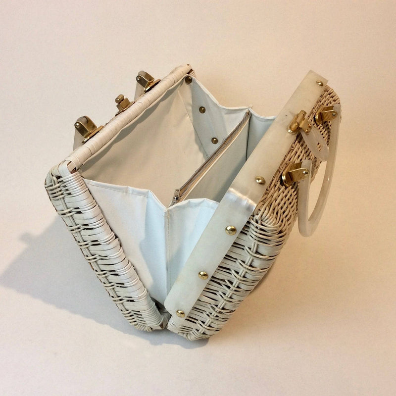 Open view of 1950s-60s Seashell White Wicker Basket Purse sold by bohemevintage.com Montreal 