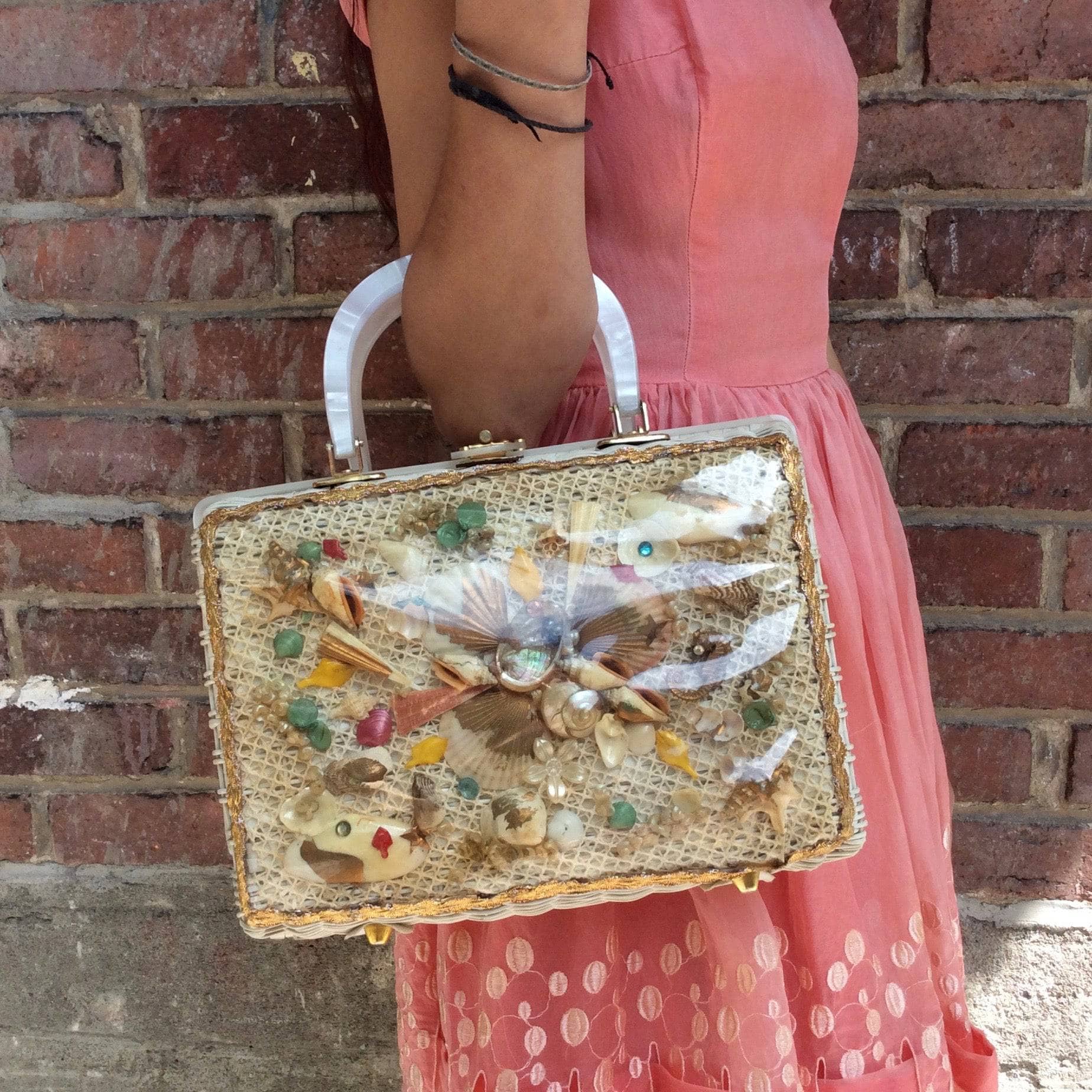 1950s-60s Seashell White Wicker Basket Purse sold by bohemevintage.com Montreal 