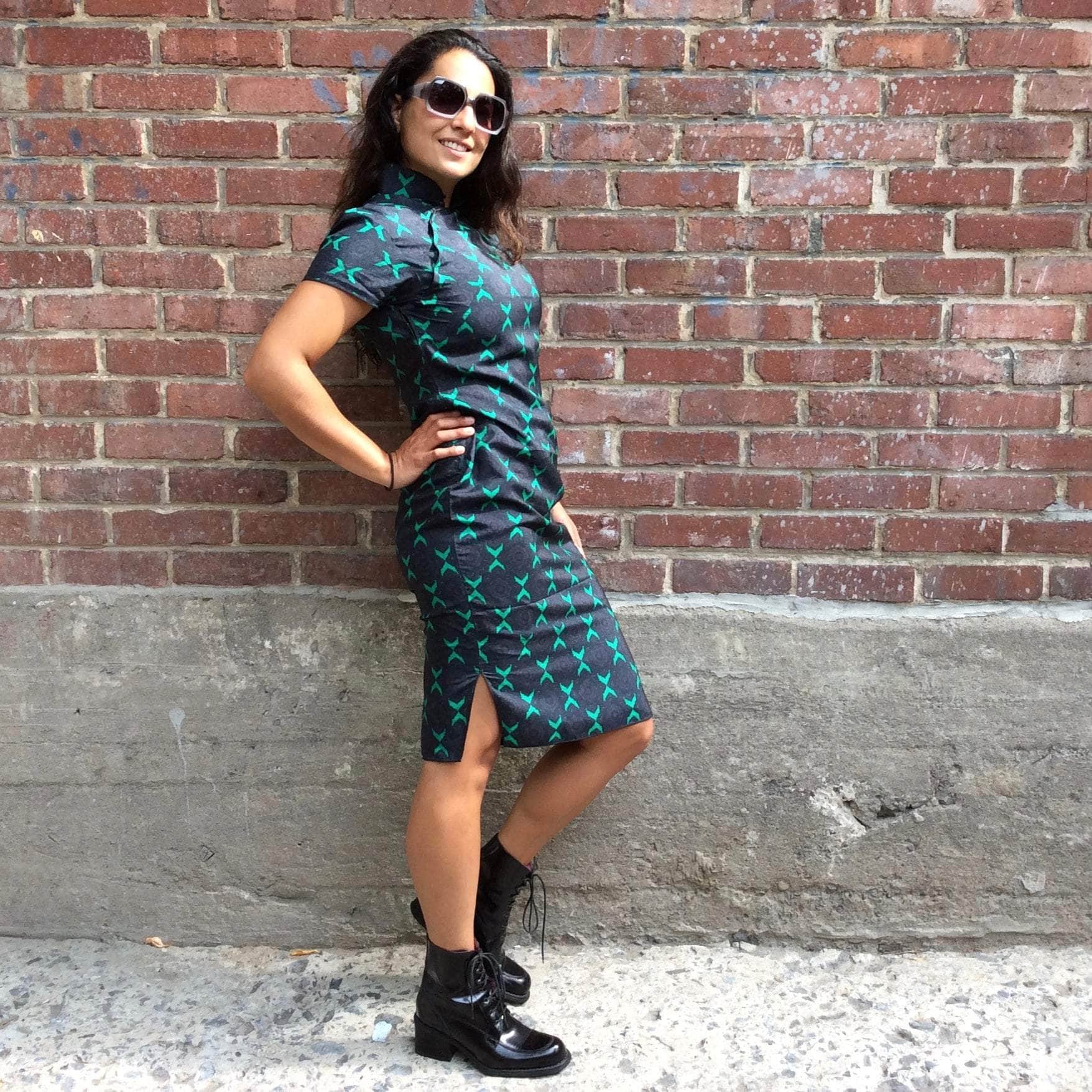 Side view of 1960s short sleeve blue cheongsam silk dress small-medium sold at bohemevintage.com Montreal