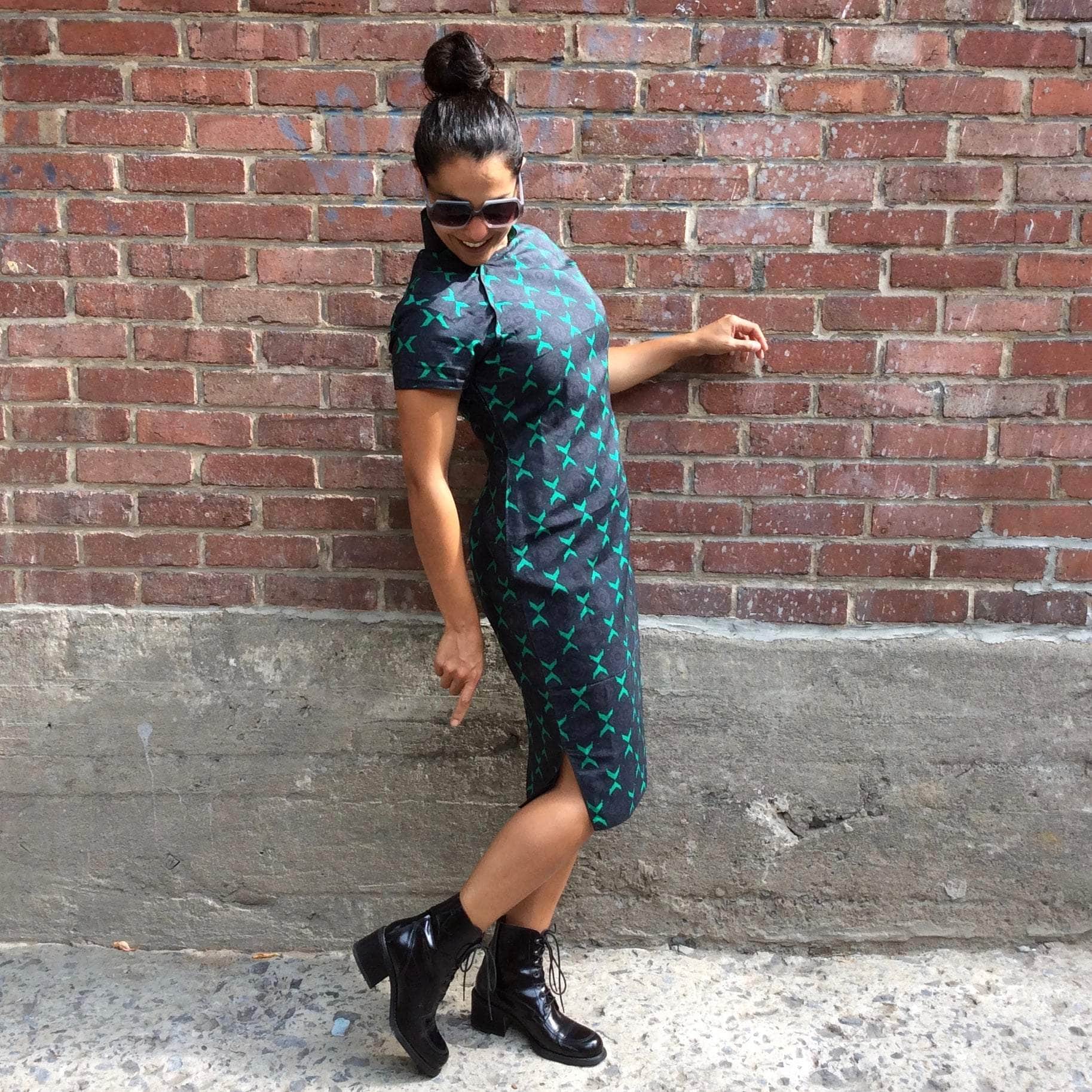 Side view of 1960s short sleeve blue cheongsam silk dress small-medium sold at bohemevintage.com Montreal