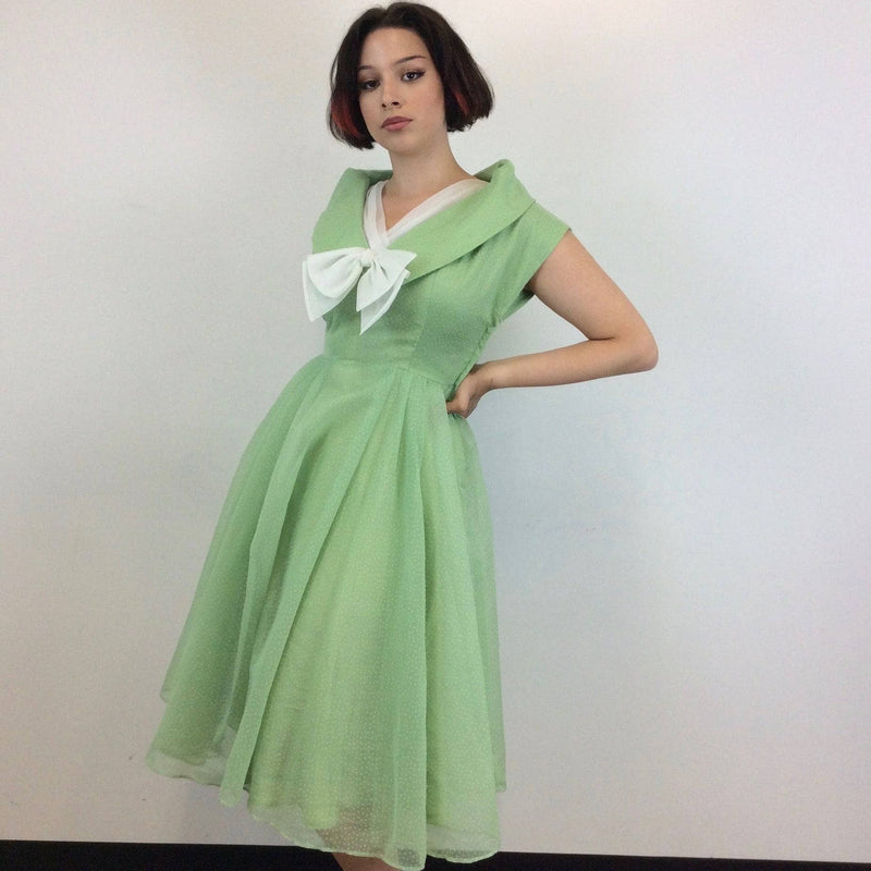 1950s Apple Green Flock Dot Chiffon , Short Sleeve, Full Skirt Dress, Size Medium, Short sleeves, Big Collar sold by bohemevintage.com Montréal