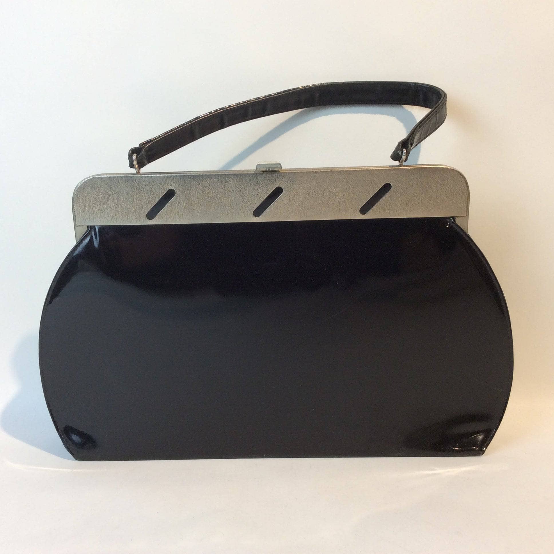 1950s Black Faux Patent Leather Oversized Frame Bag. Sold by bohemevintage.com Montréal