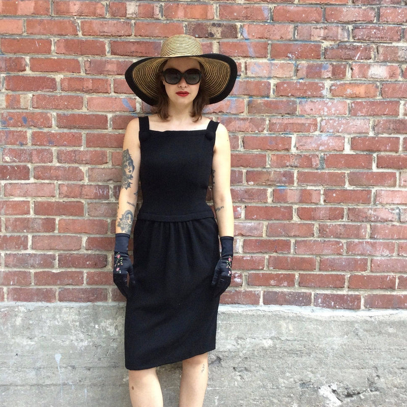 1950s Black Sleeveless Wool Cocktail Dress size Small sold by bohemevintage.com Montréal
