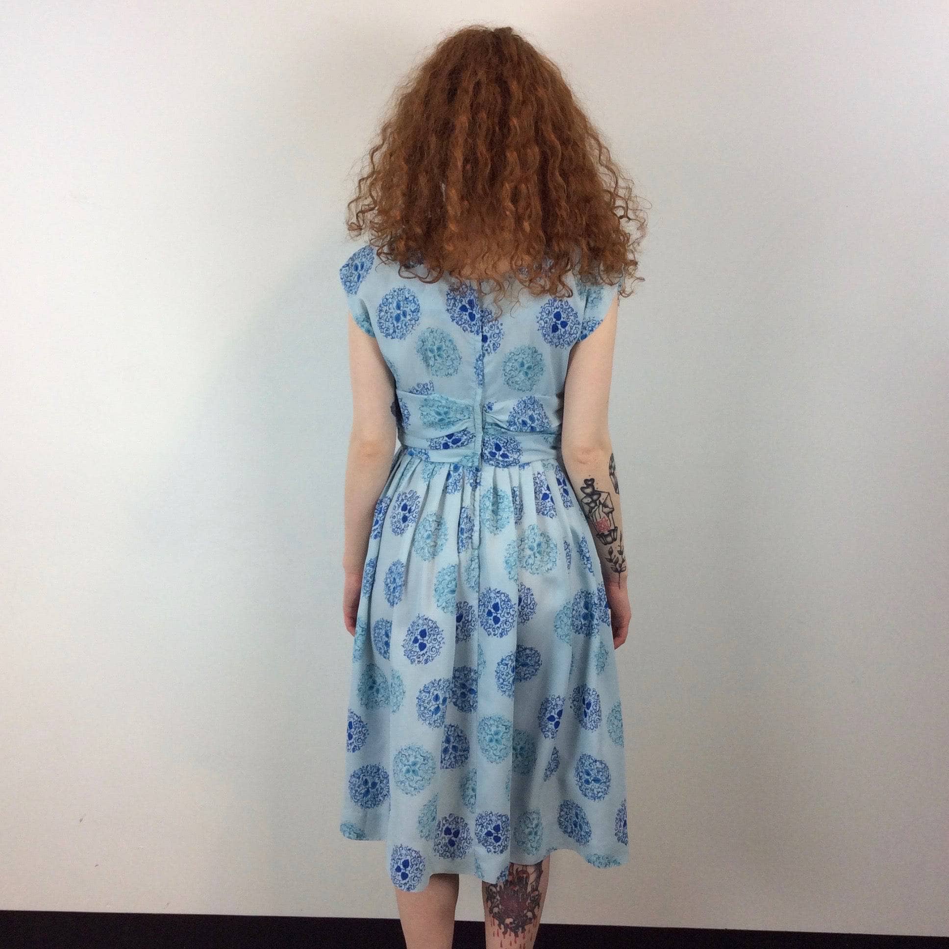 Back view 1950s Blue Square Neck short sleeve Lightweight Dress Sold at bohemevintage.com Montréal