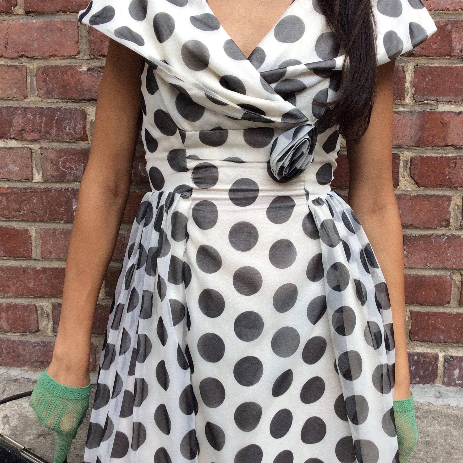 1950s Polka Dot Full skirt Midi Dress Size Small Sold at bohemevintage.com Montréal