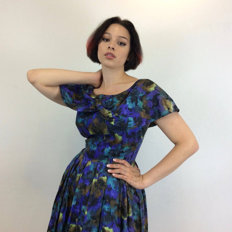 1950s Purple Abstract Print Full Skirt , Fit and Flare Silk Dress, size Medium, Sold at bohemevintage.com Montréal