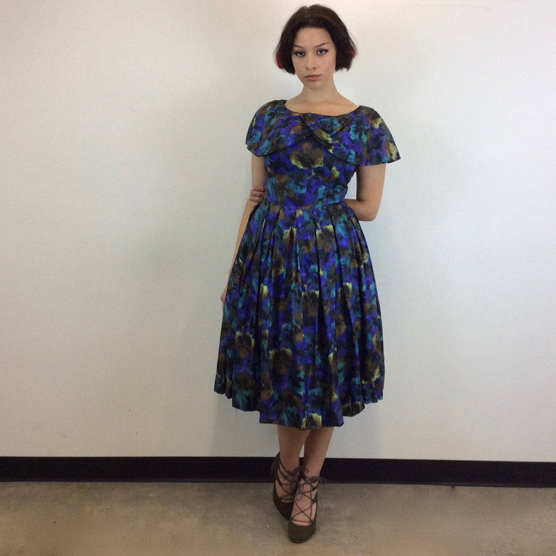 1950s Purple Abstract Print Full Skirt , Fit and Flare Silk Dress, size Medium, Sold at bohemevintage.com Montréal
