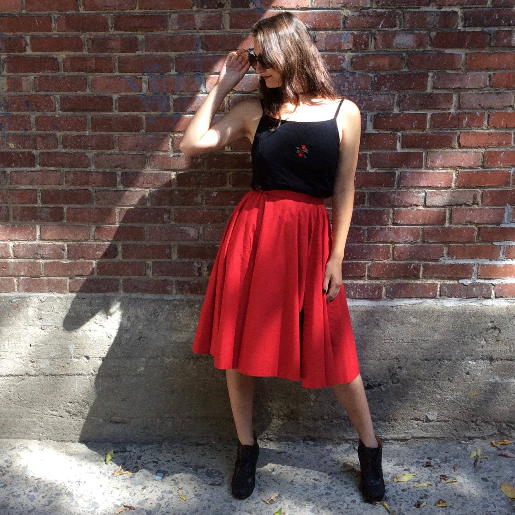 1950s Red Circular Cotton Skirt with Novelty Scottie Dog Applique sold by bohemevintage.com Montreal 