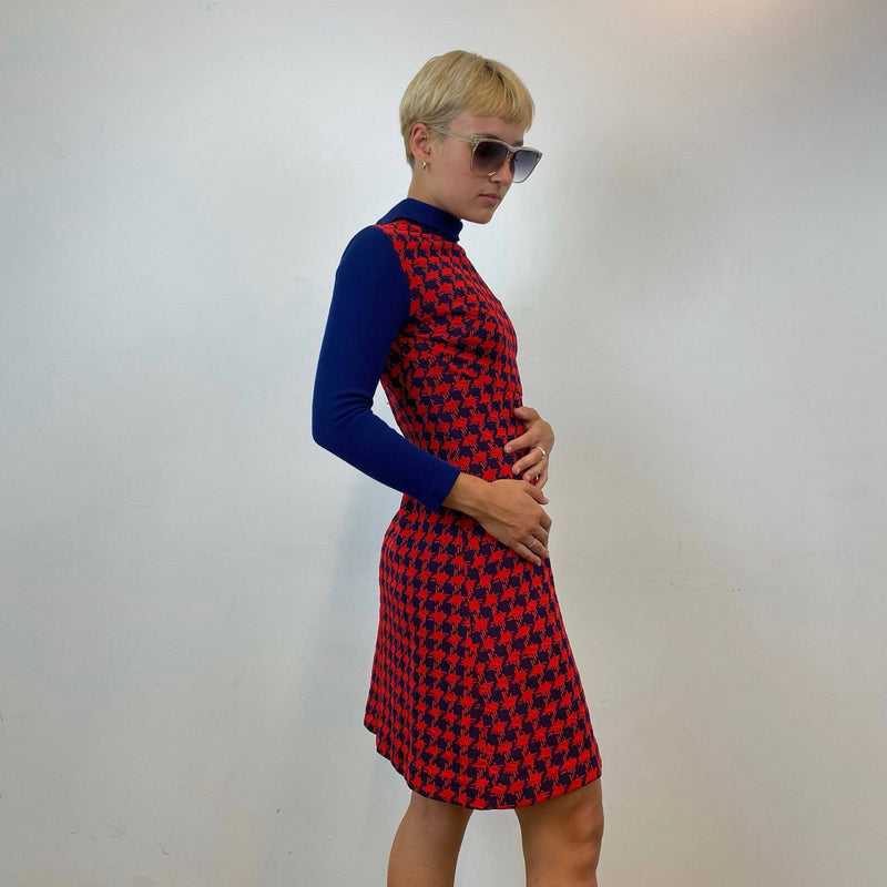 Side View of 1960s -1970s Long Sleeve Houndstooth Dress Size Small, sold by bohemevintage.com Montréal