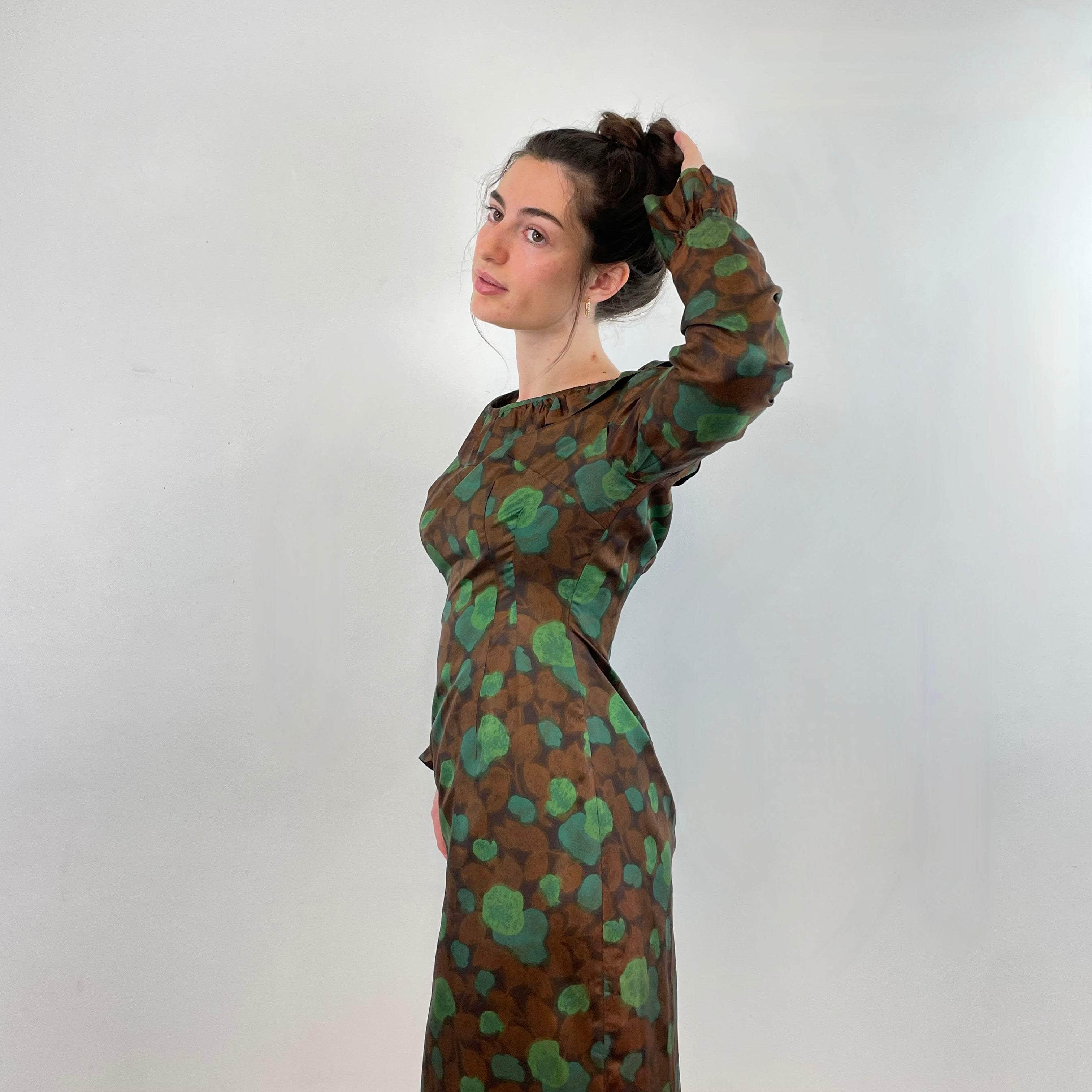 Side view of 1960s-70s Long Sleeved Sheath Dress Size Small/Medium sold at bohemevintage.com Montreal